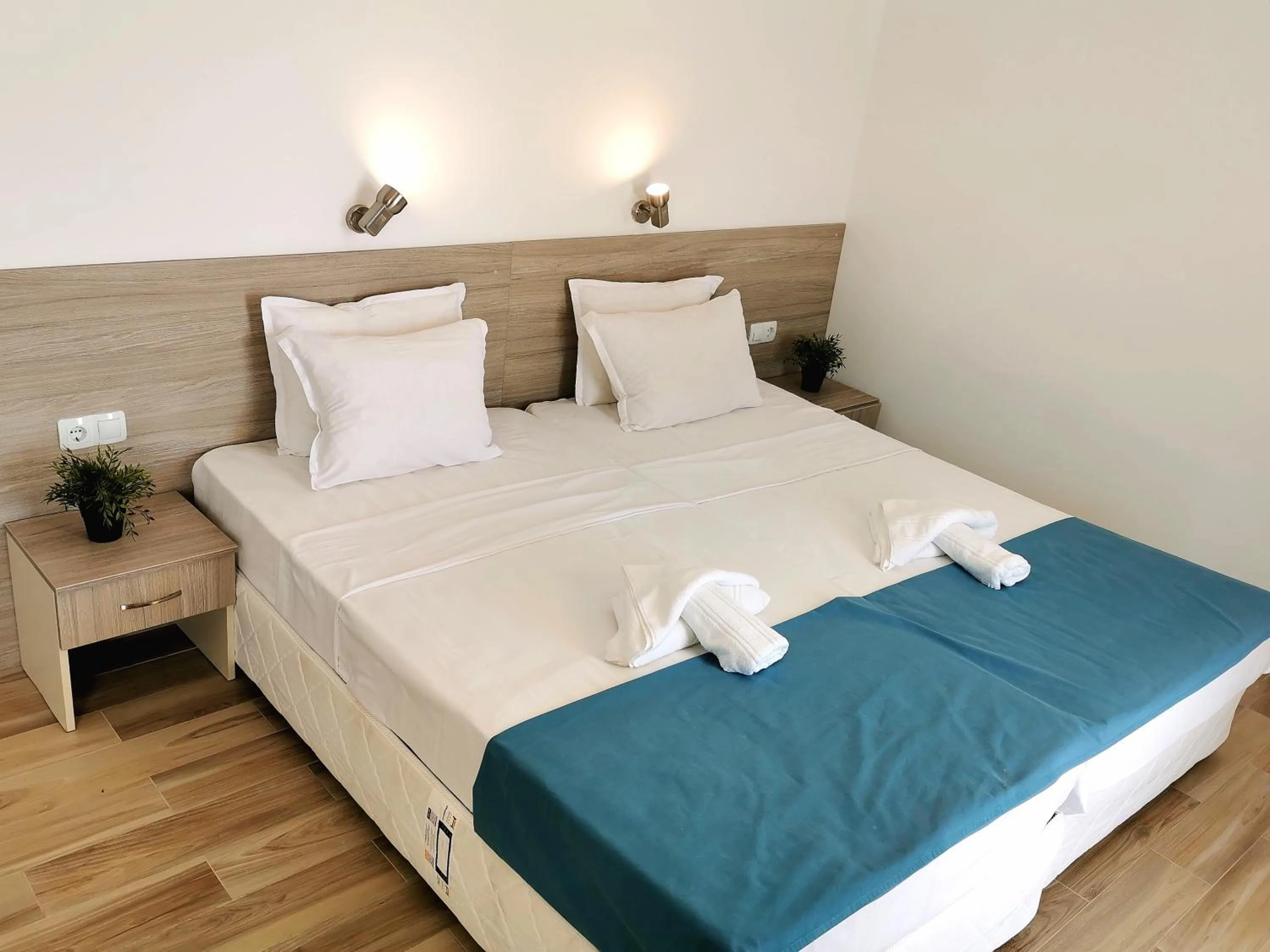 Photo of the whole room in Hotel Largo Beach