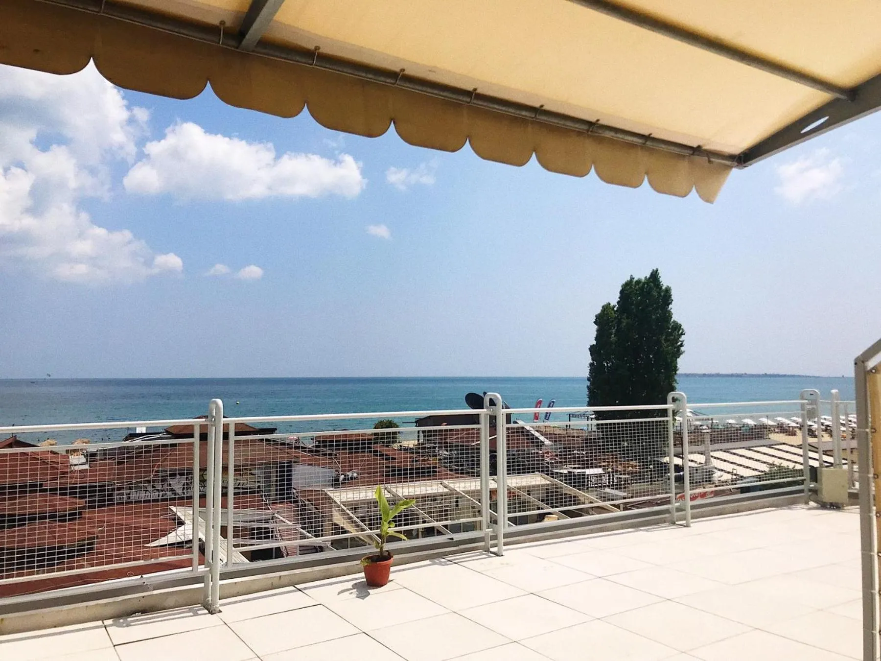 Balcony/Terrace in Hotel Largo Beach