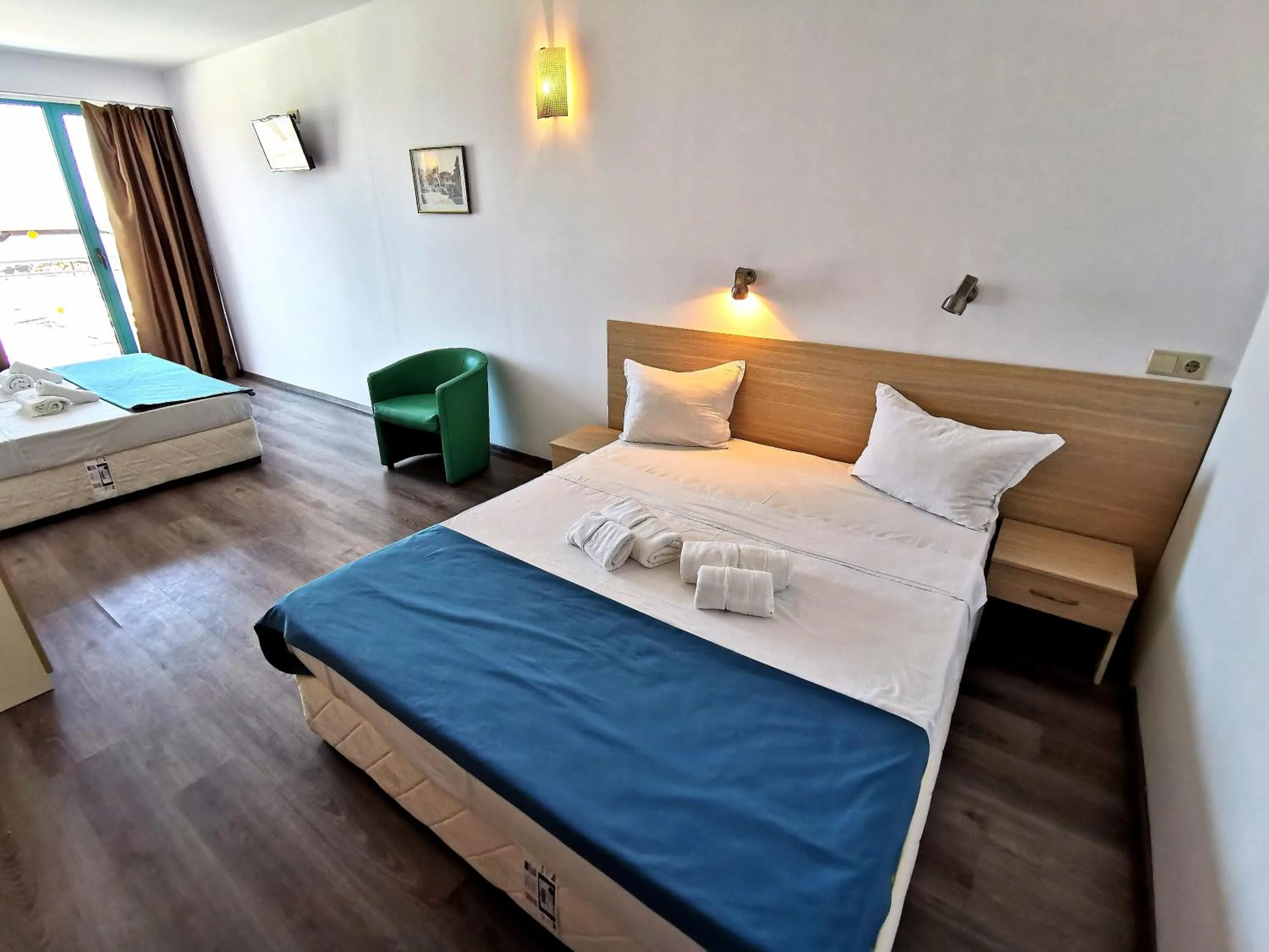 Photo of the whole room in Hotel Largo Beach