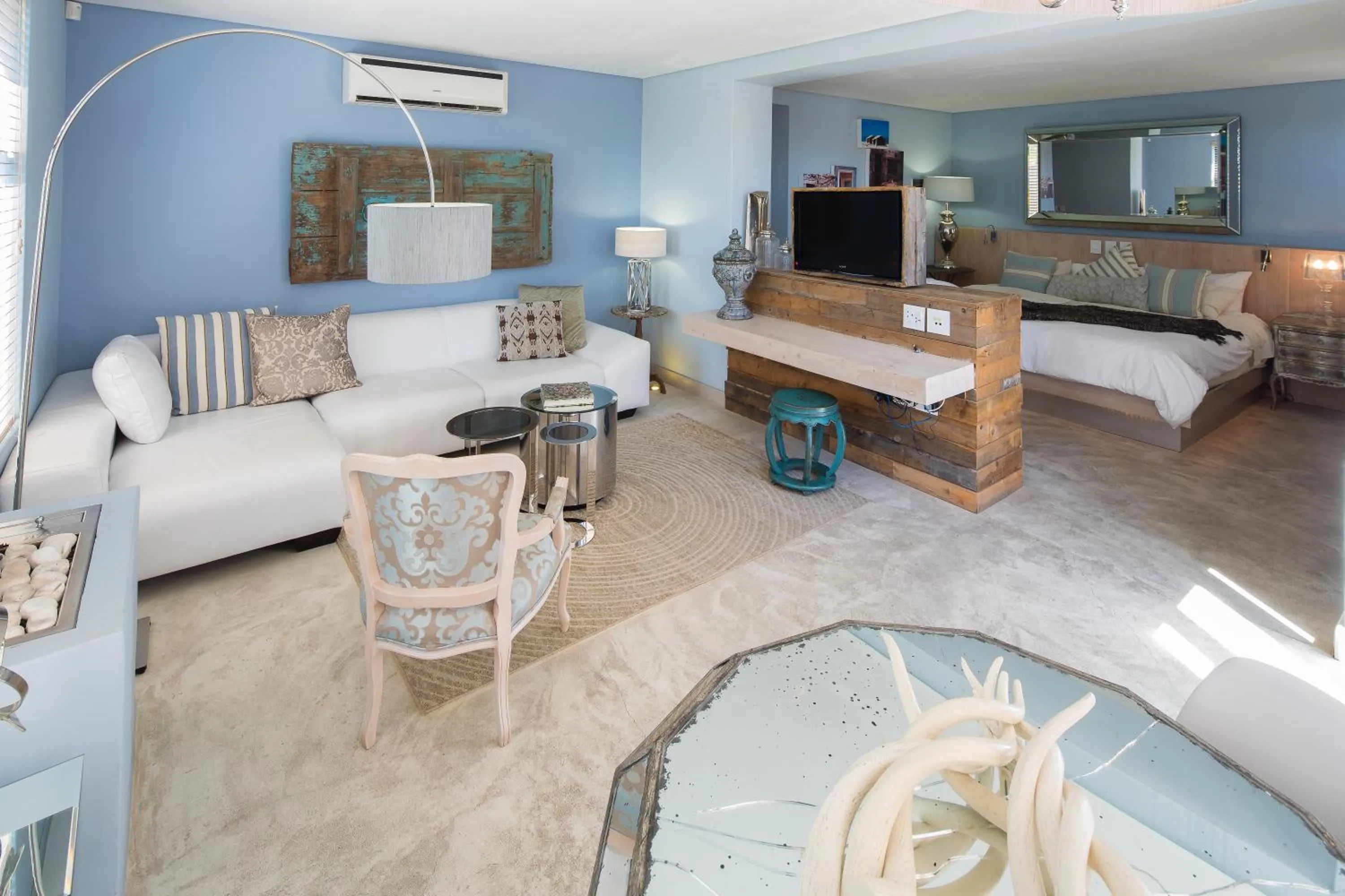 Seating area, Bed in The Olive Exclusive All-Suite Hotel