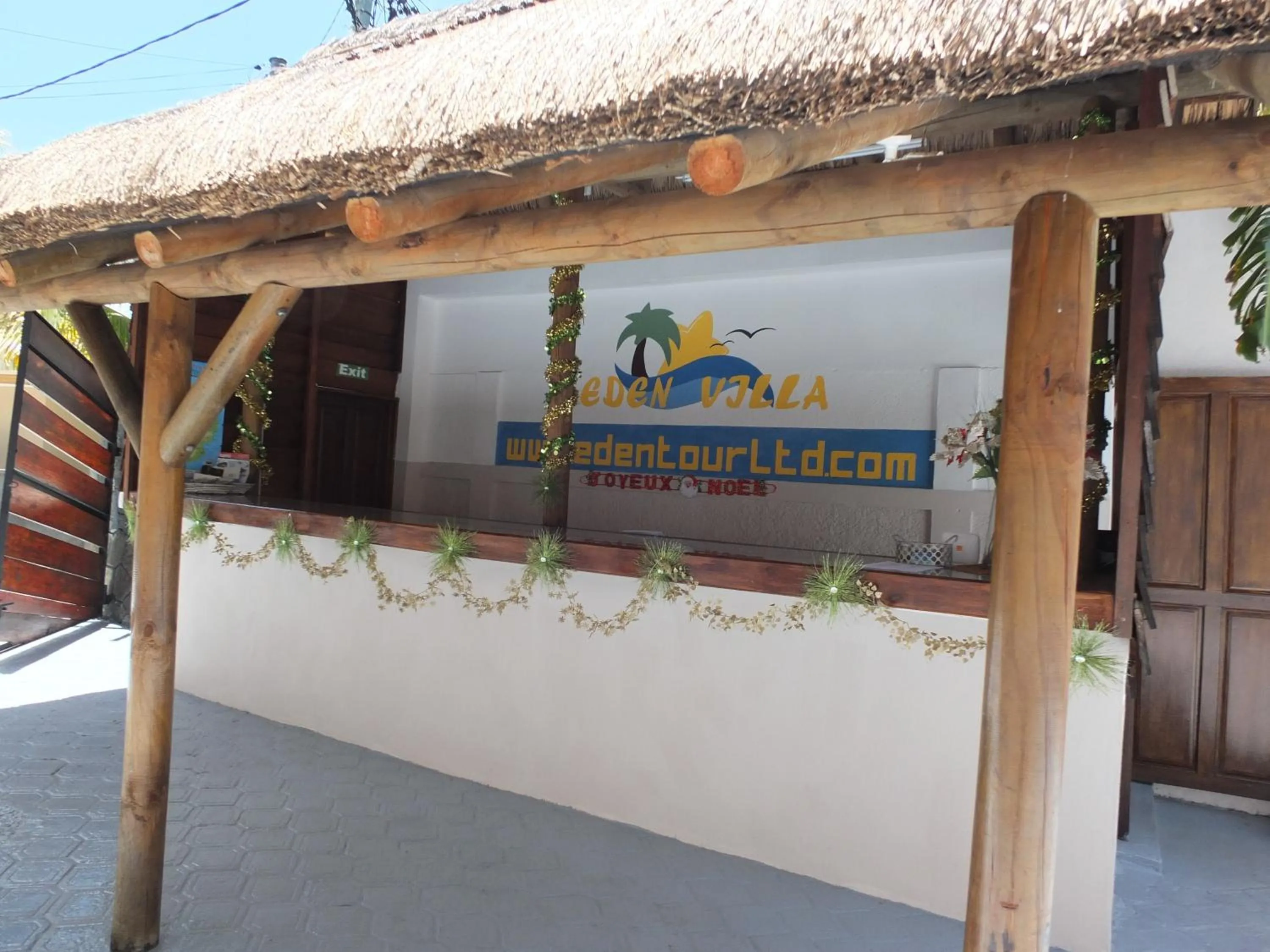 Facade/entrance in Eden Villa