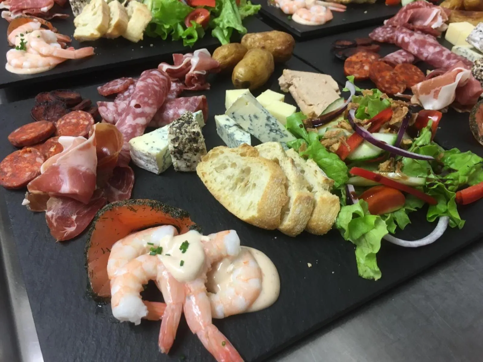 Restaurant/places to eat in La Source