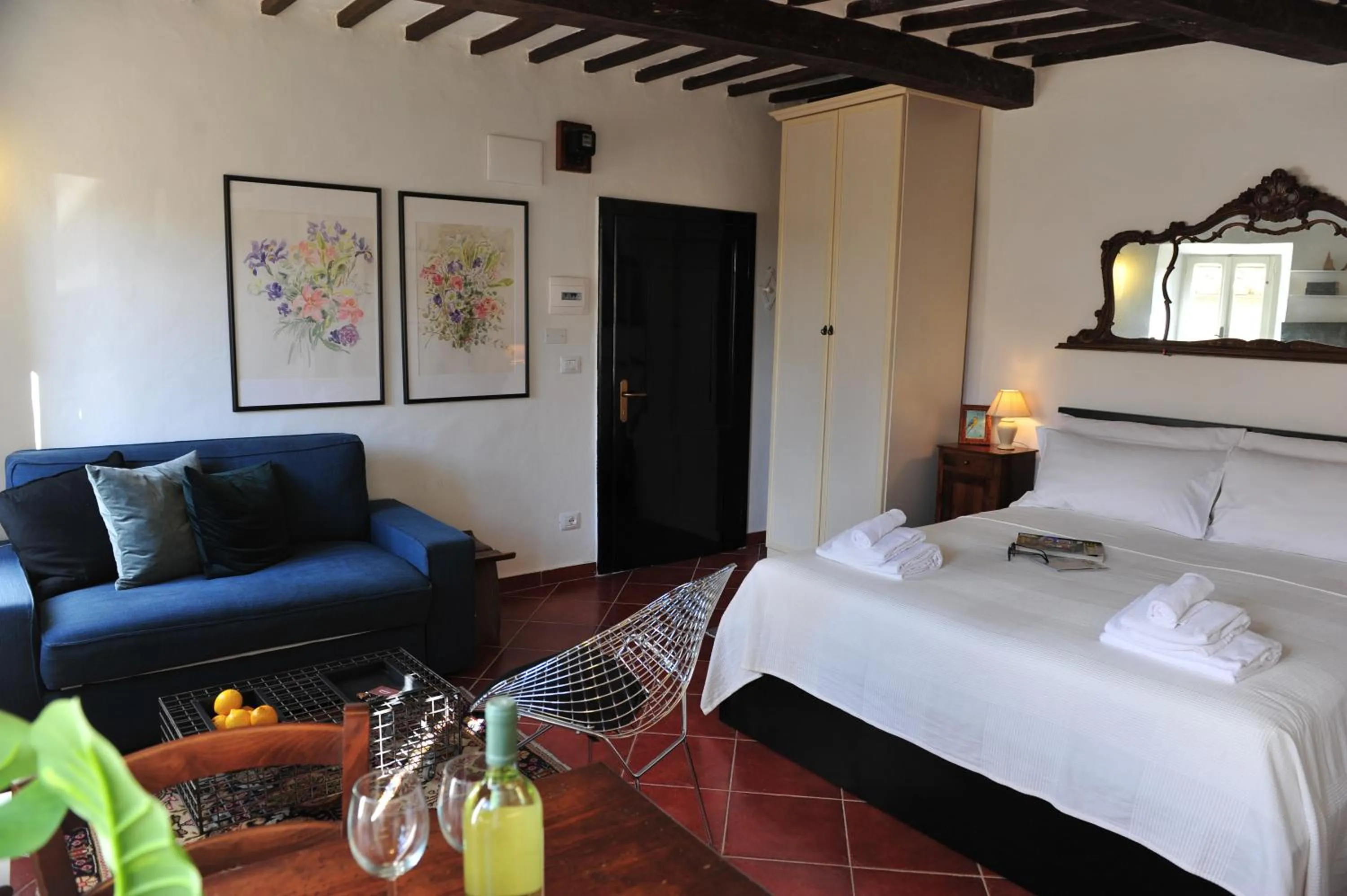 Photo of the whole room, Bed in Casa Messi