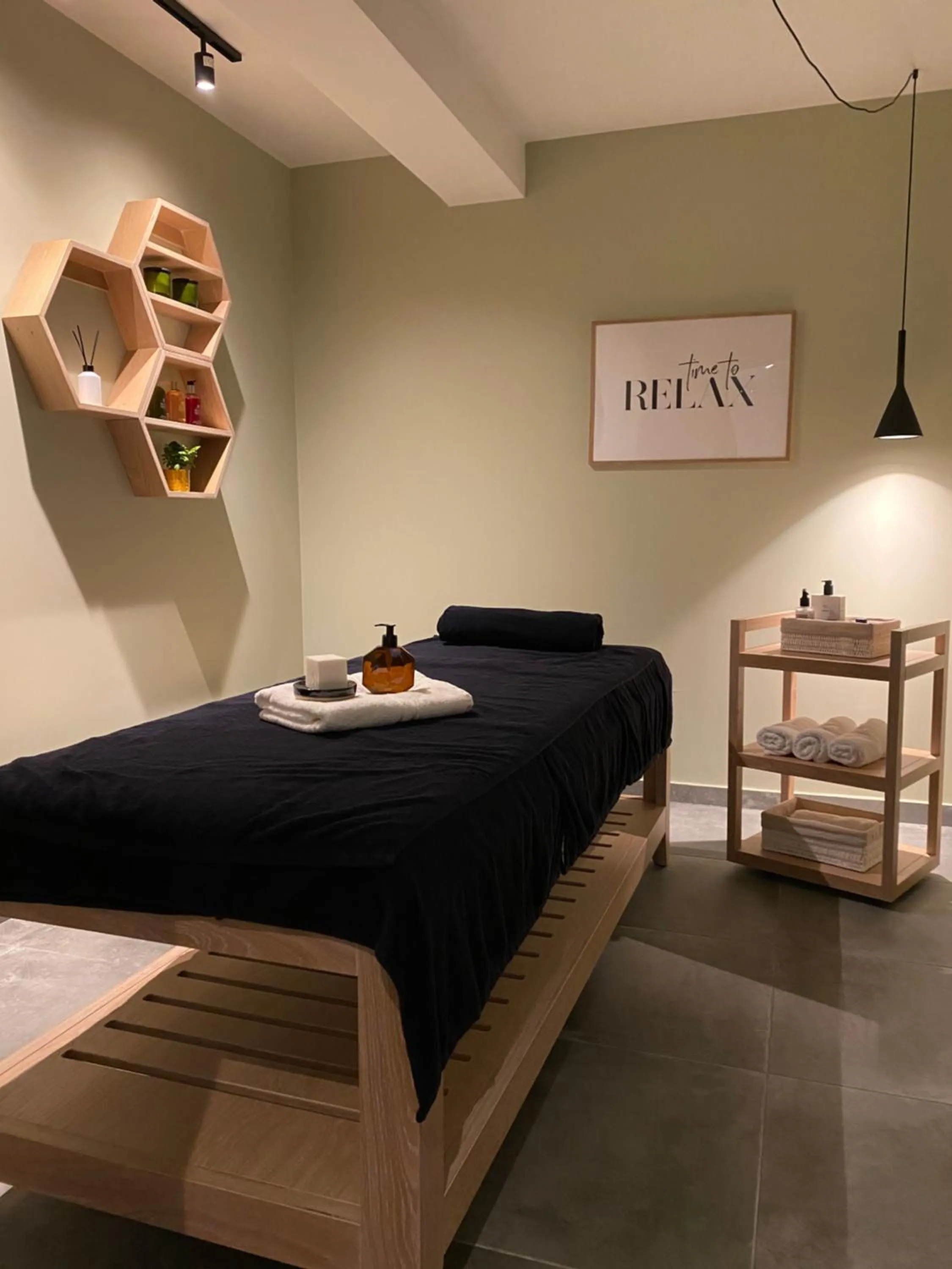 Massage, Bed in MARAVILLA SUITES