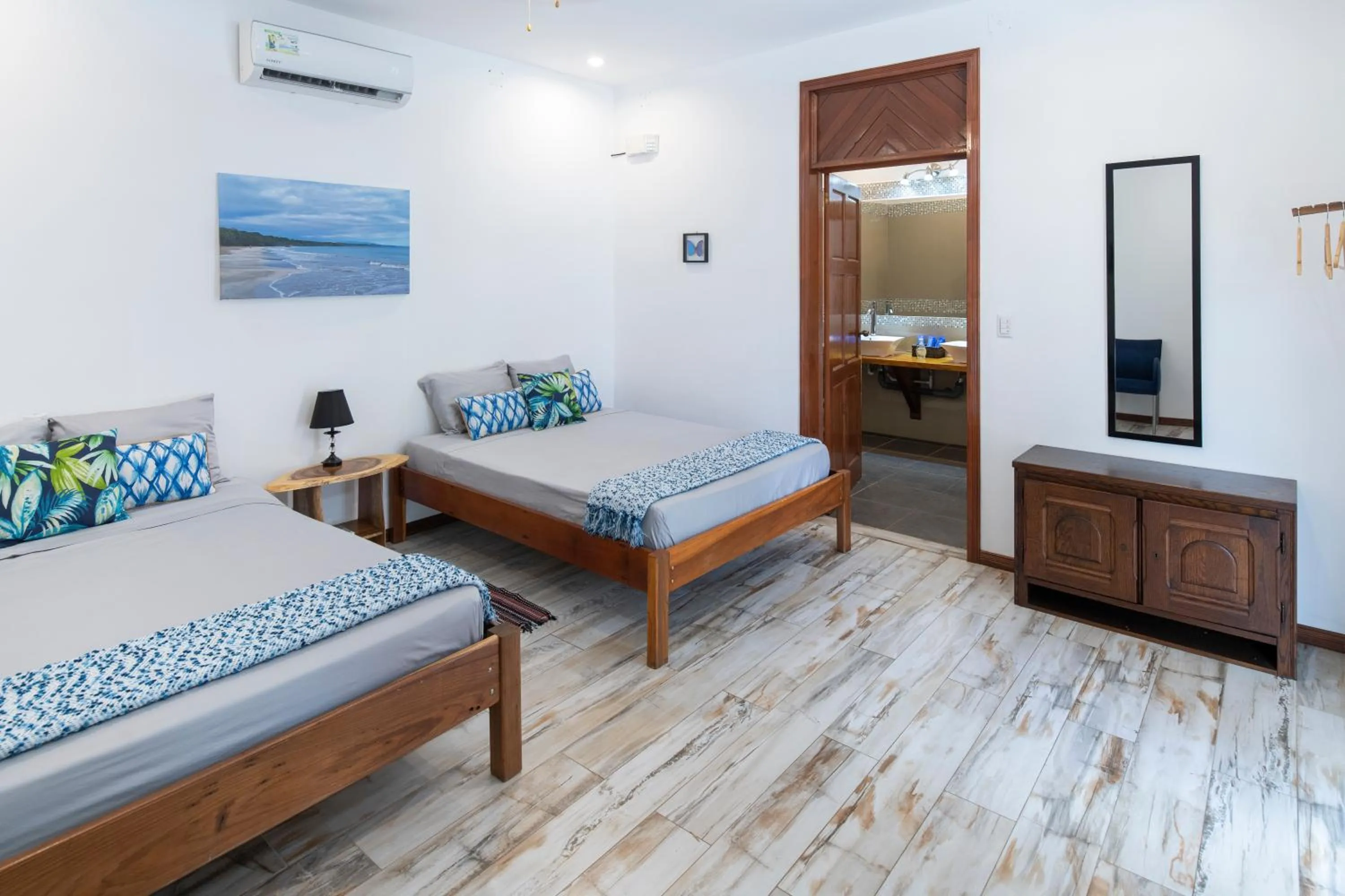 Bed in Pangea Lodge with Shared Pool at the Heart of Manzanillo