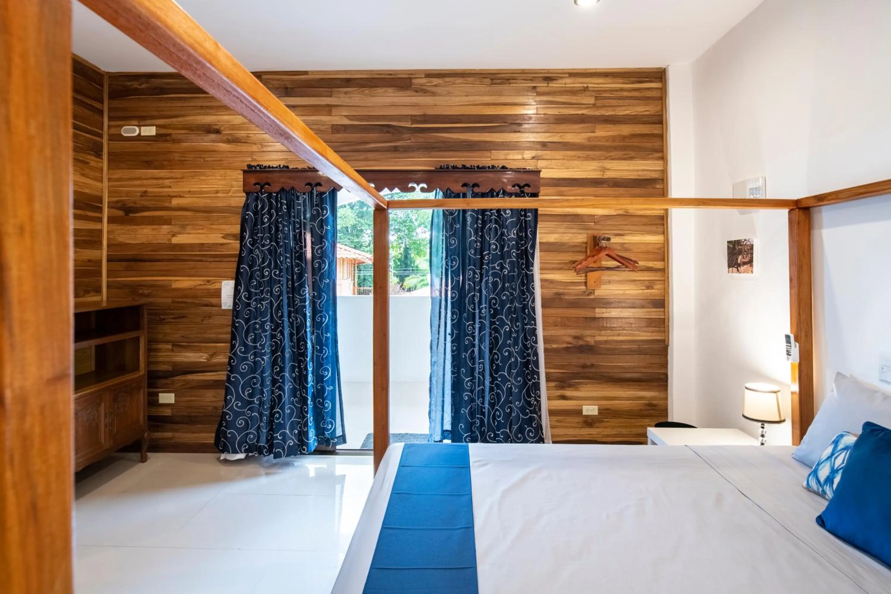 Bed in Pangea Lodge with Shared Pool at the Heart of Manzanillo