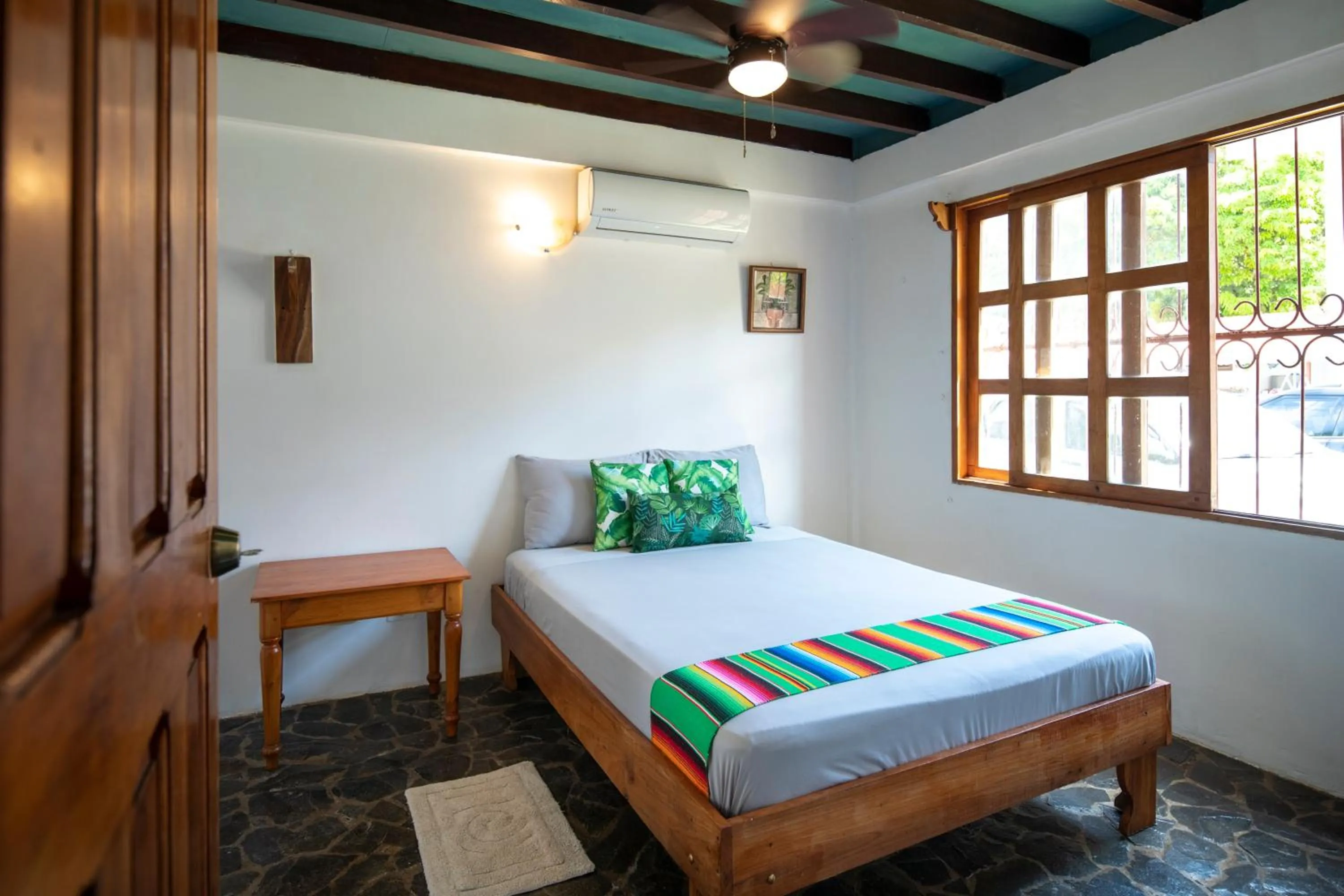 Bed in Pangea Lodge with Shared Pool at the Heart of Manzanillo