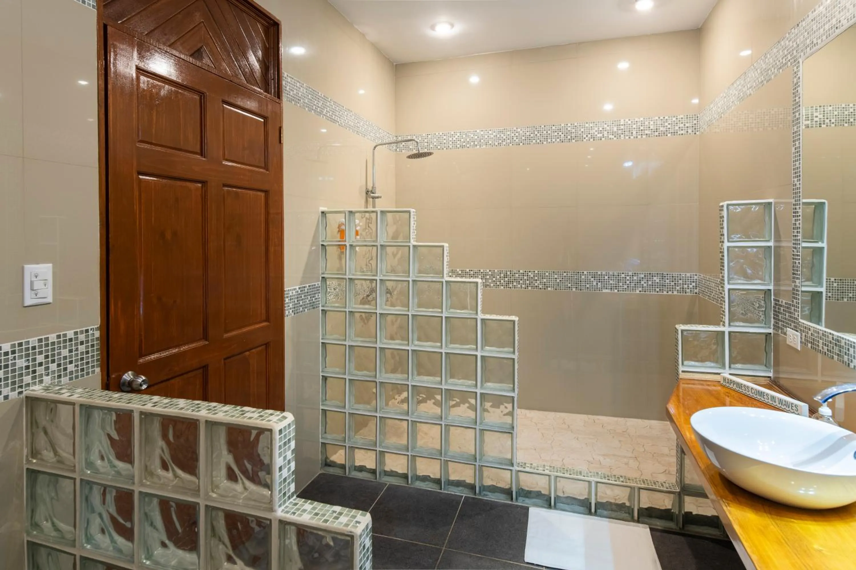 Shower in Pangea Lodge with Shared Pool at the Heart of Manzanillo