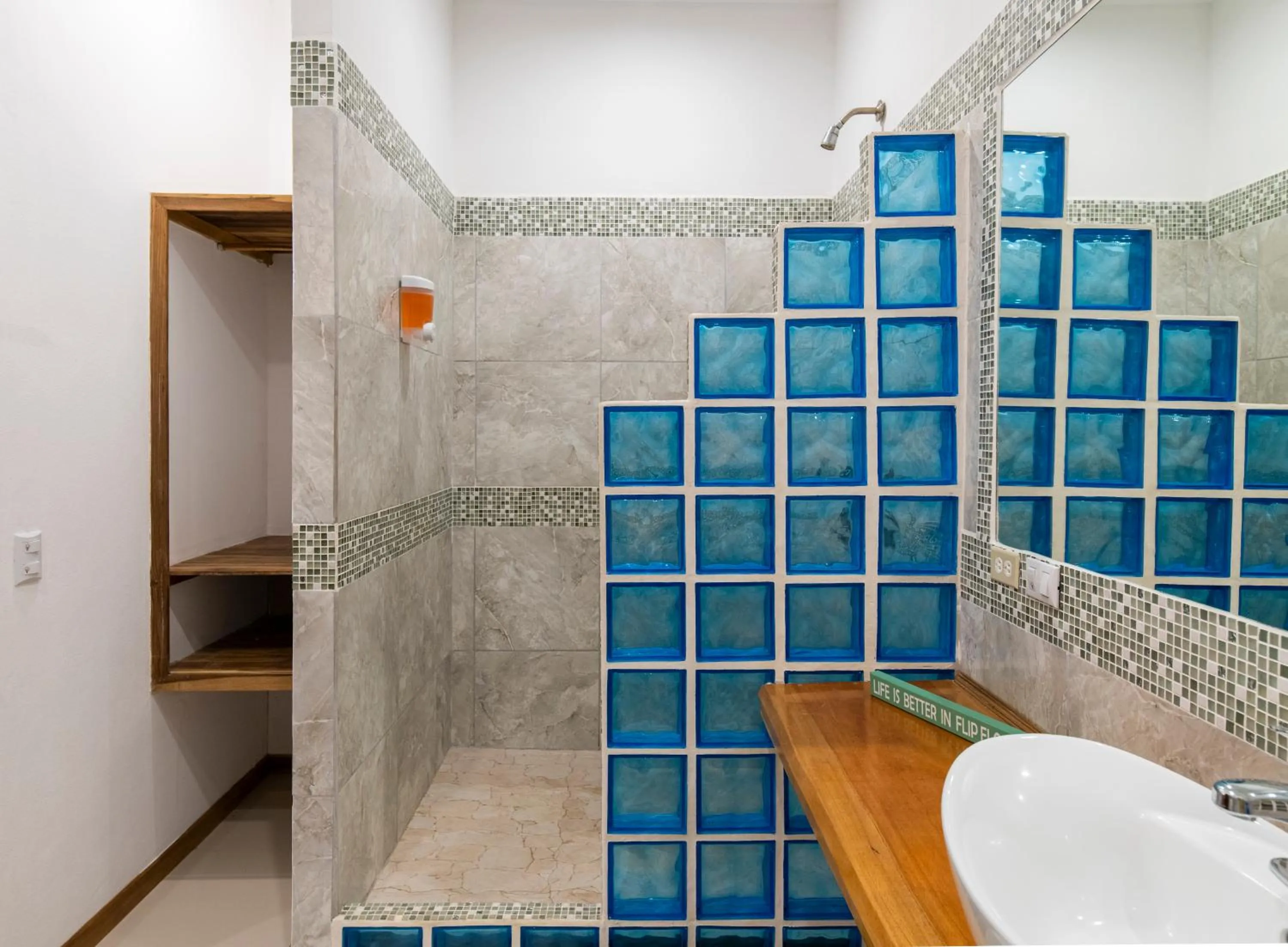Shower in Pangea Lodge with Shared Pool at the Heart of Manzanillo