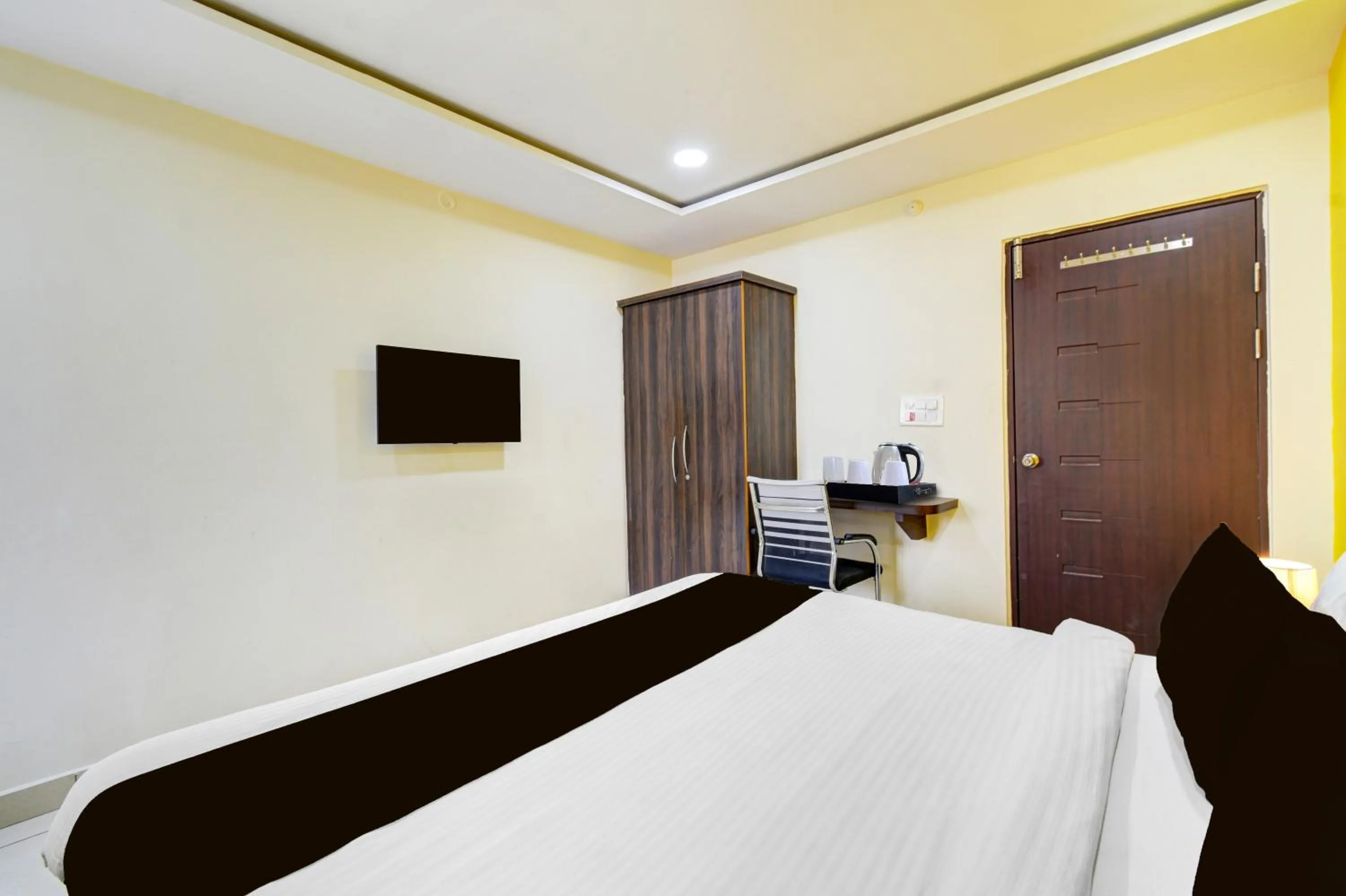 Bedroom, Bed in Super Hotel O Kondapur Hyderabad Formerly Dunes Inn