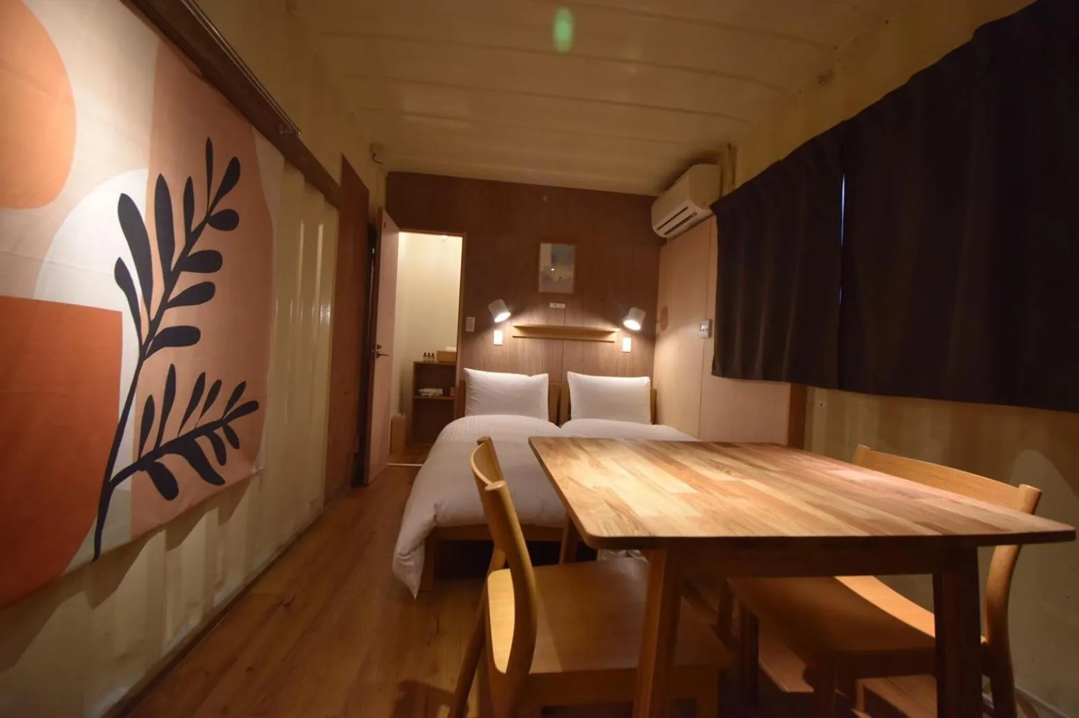 Photo of the whole room, Bed in Quaint House Naoshima