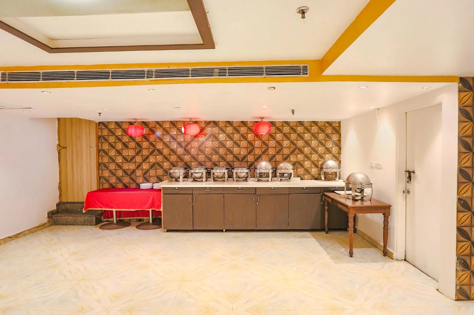 Restaurant/places to eat in Via Heaven In