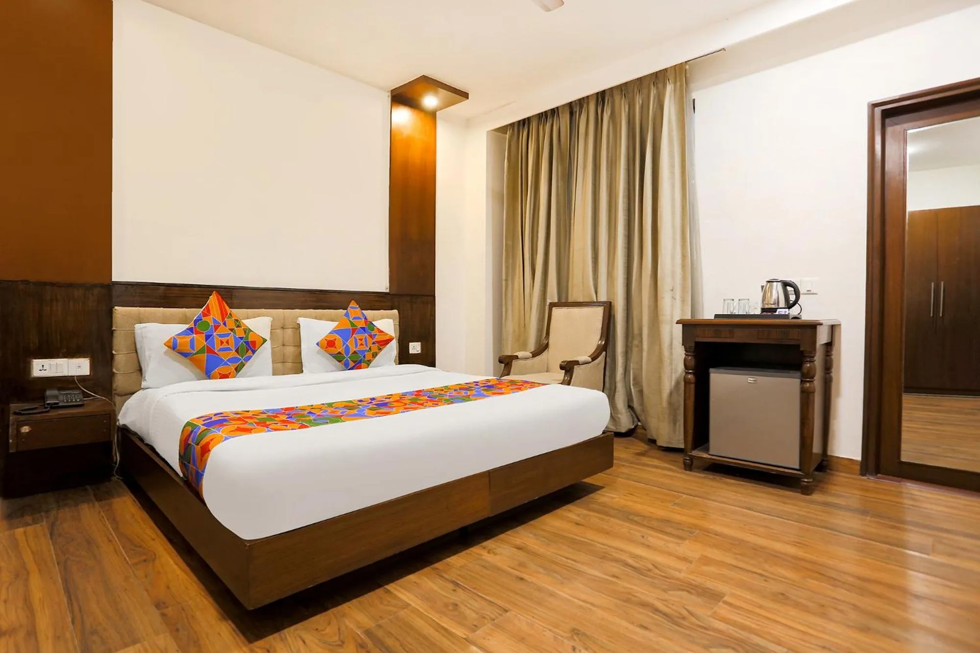 Bedroom, Bed in Via Heaven In