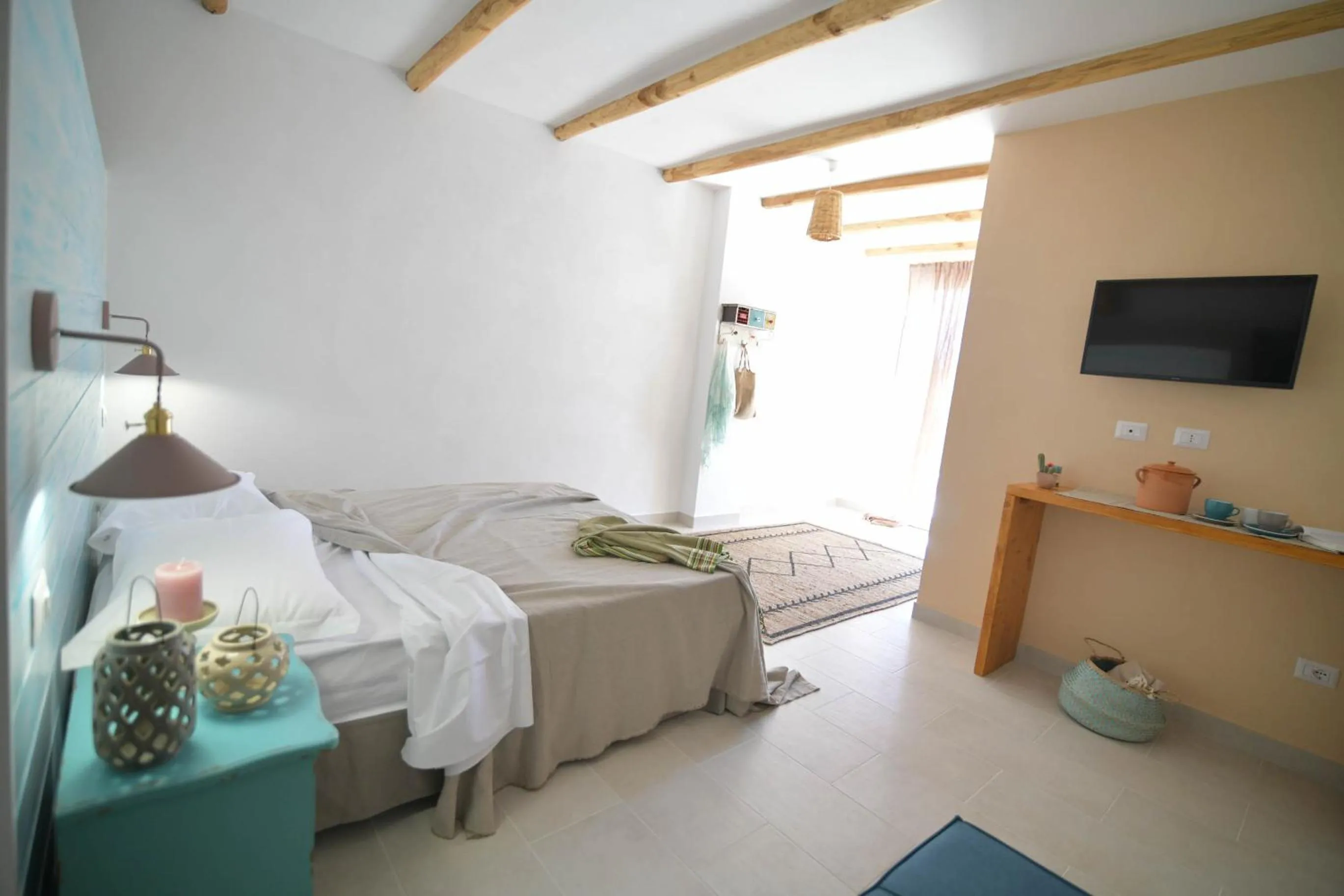 Bedroom, Bed in LUCCICAMARE family-run BeB