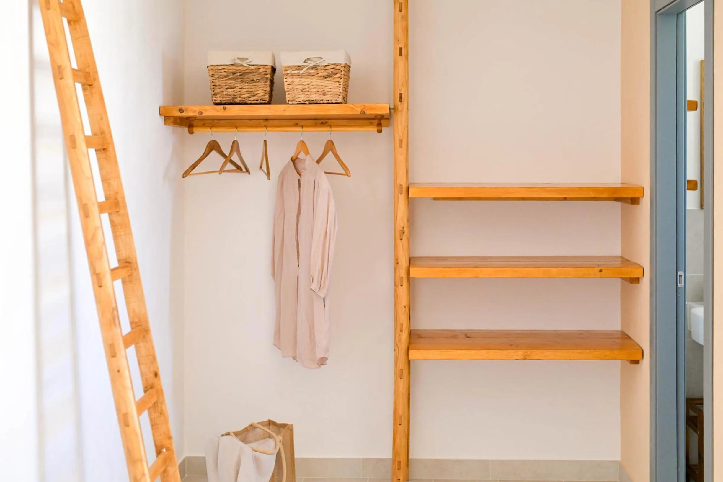 wardrobe in LUCCICAMARE family-run BeB