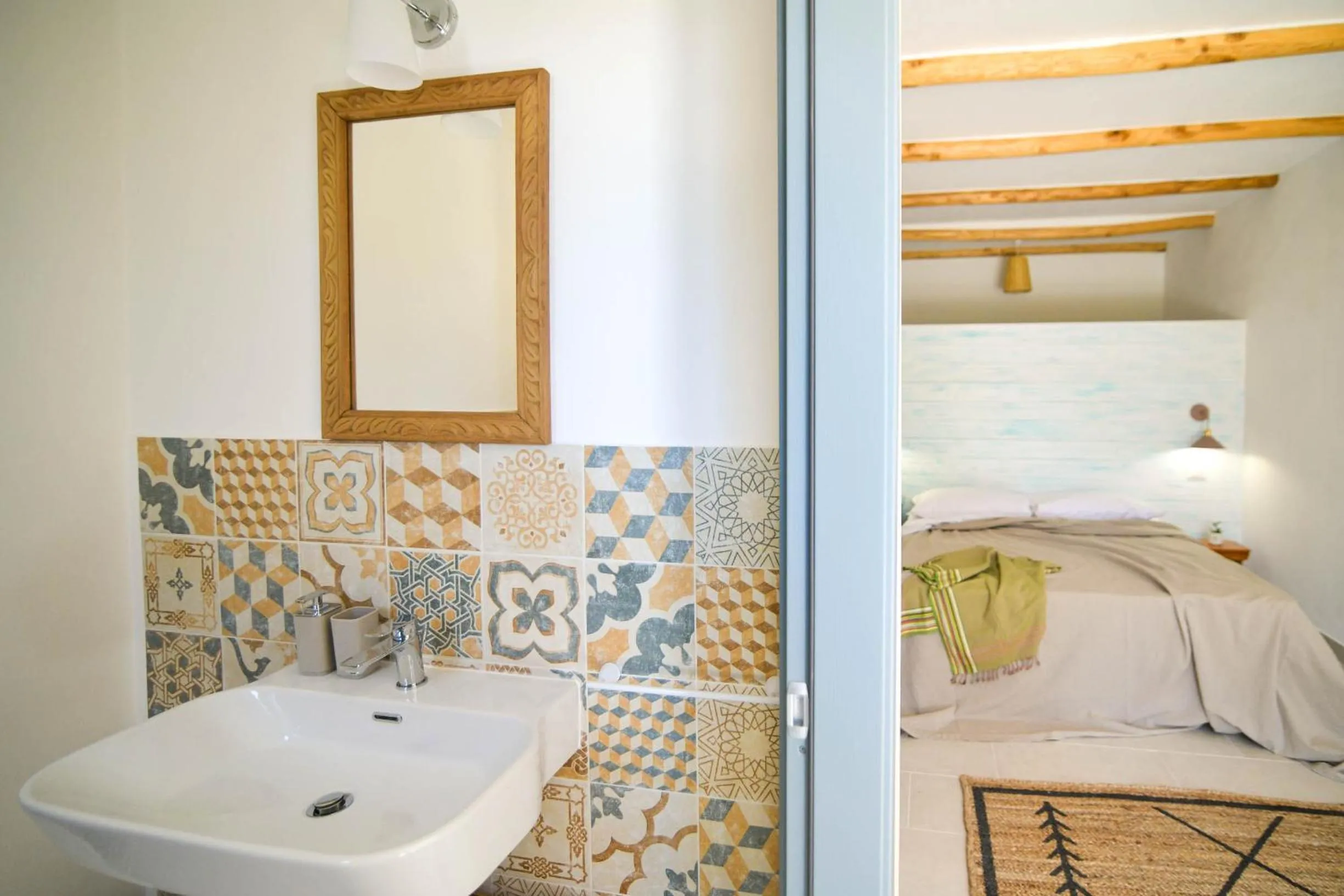 Bathroom, Bed in LUCCICAMARE family-run BeB