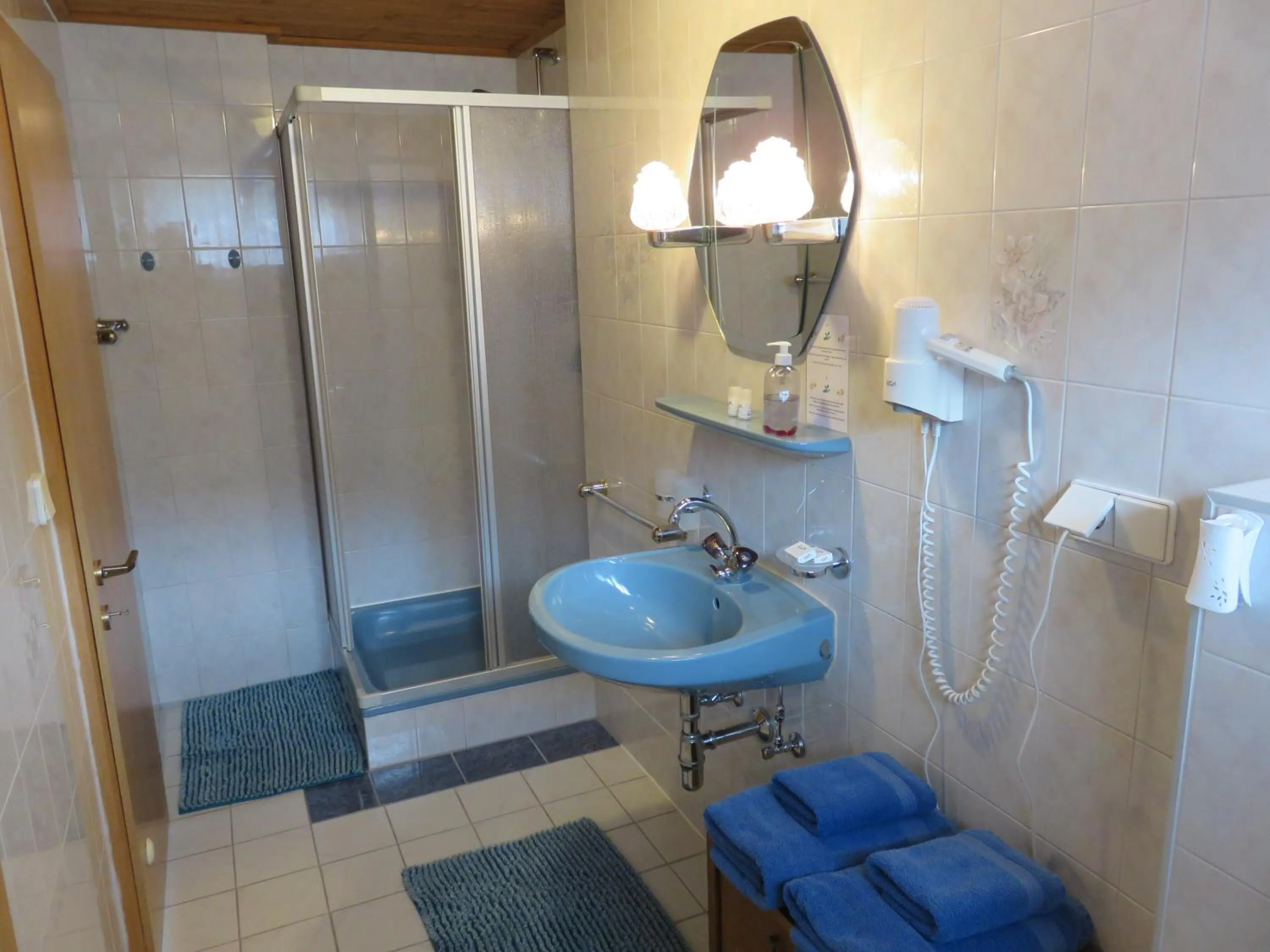 Shower in Haus Elena