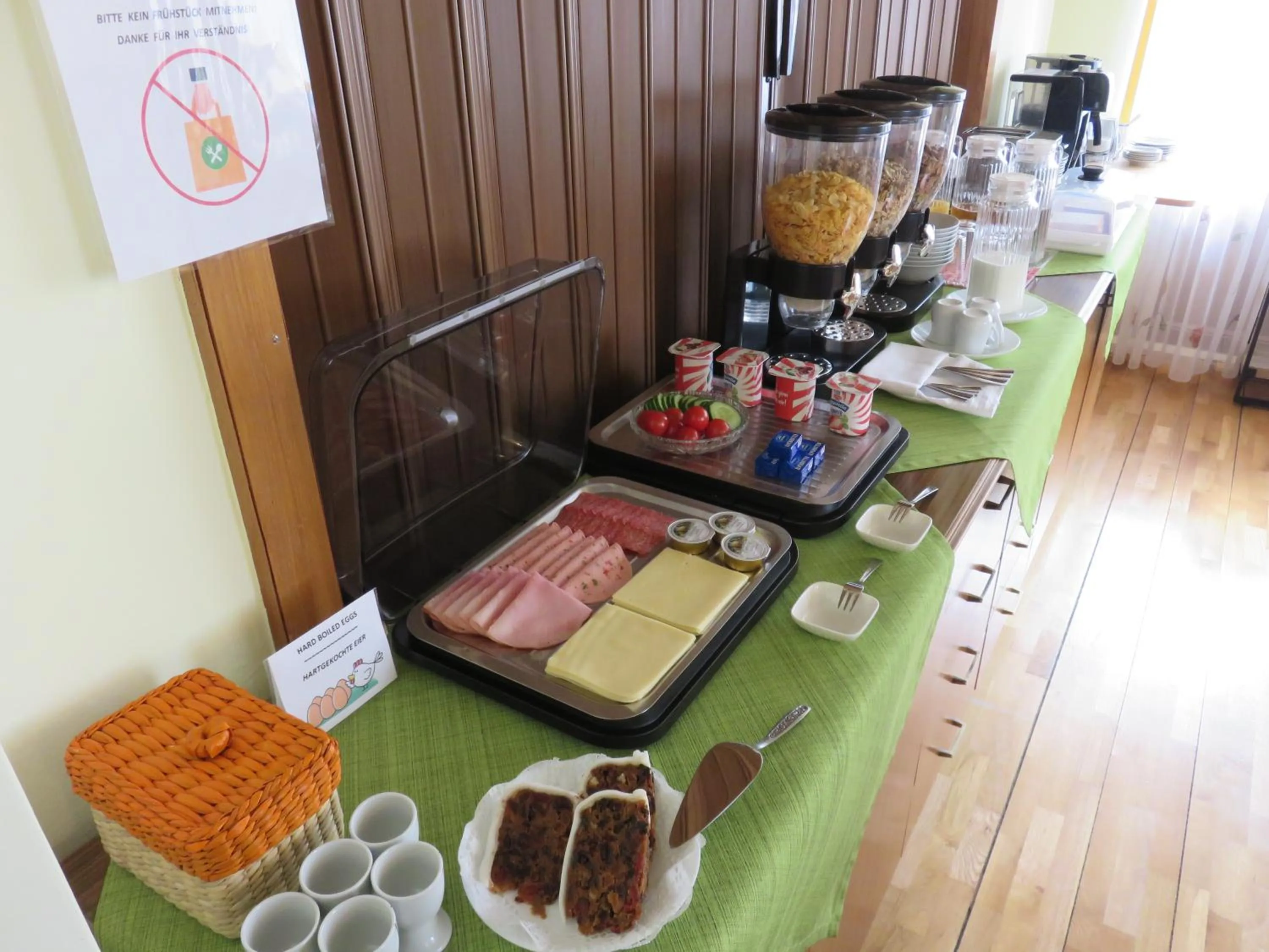 Breakfast in Haus Elena