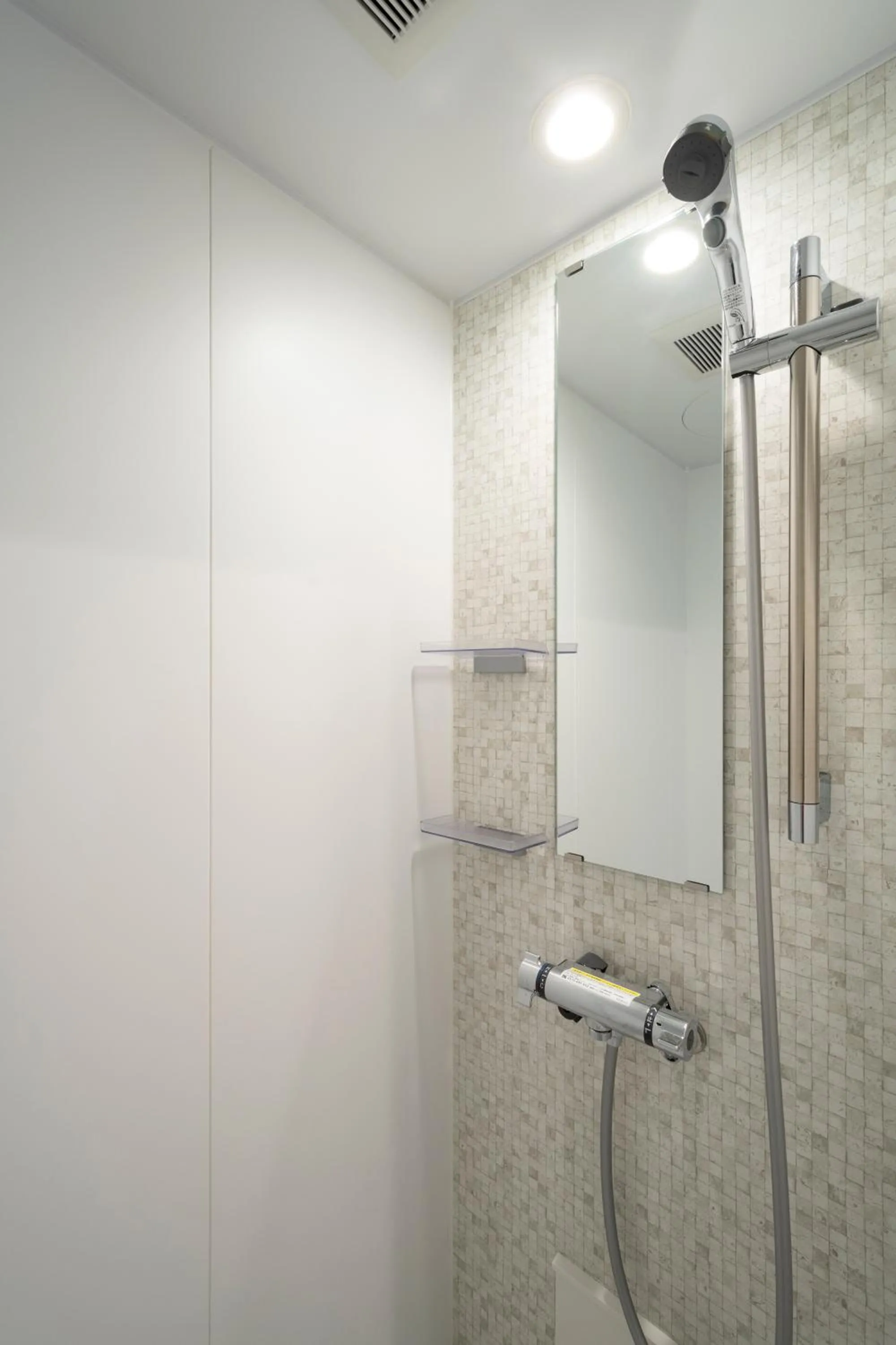 Shower in Serendipity Kinshicho - 2 mins to JR Station - Near Skytree & Foodie hub