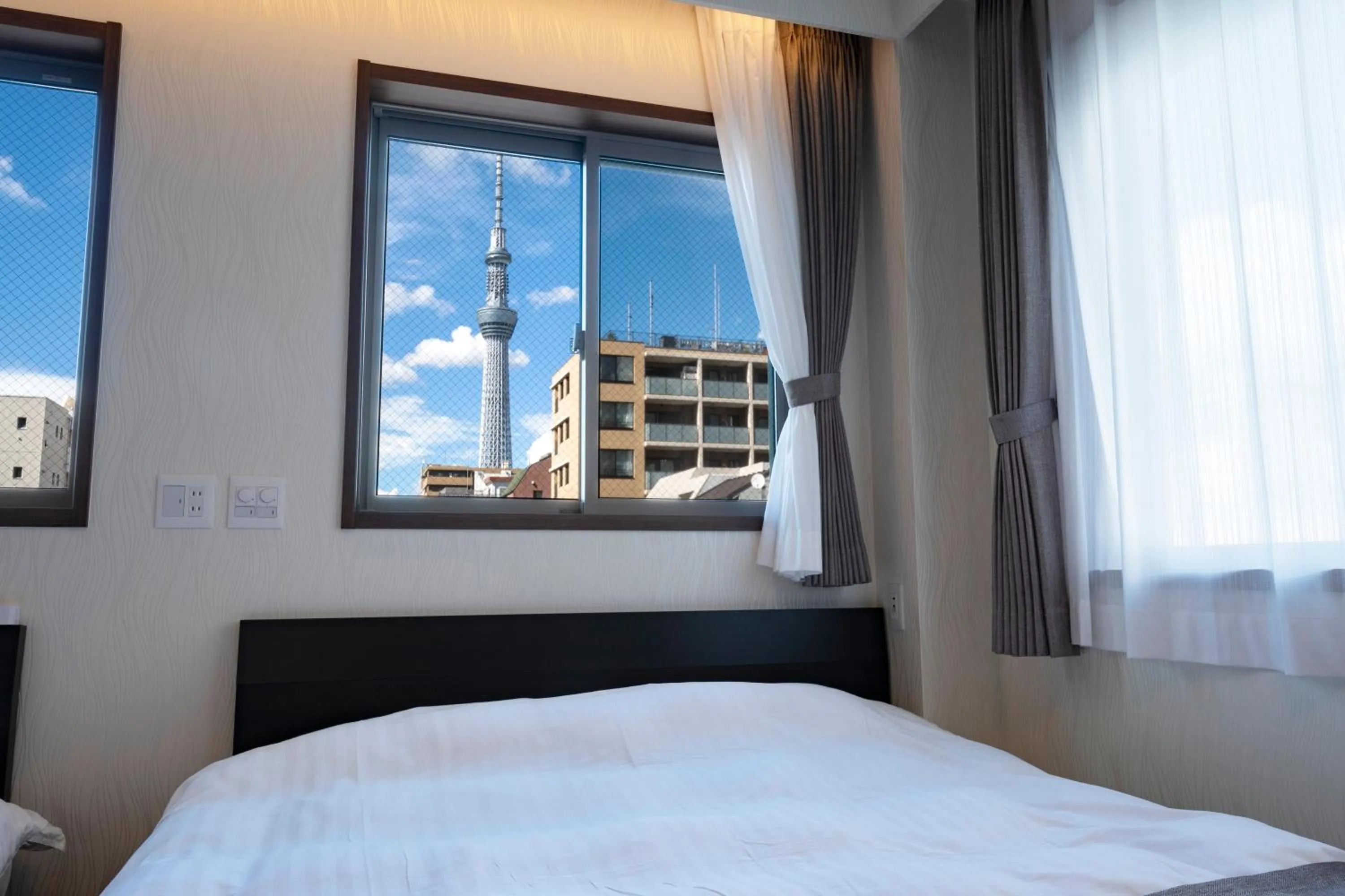Bed in Serendipity Kinshicho - 2 mins to JR Station - Near Skytree & Foodie hub