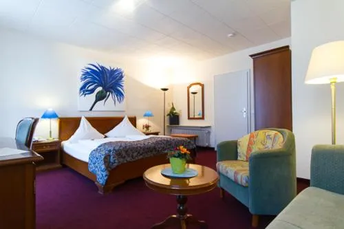 Photo of the whole room, Bed in Regina