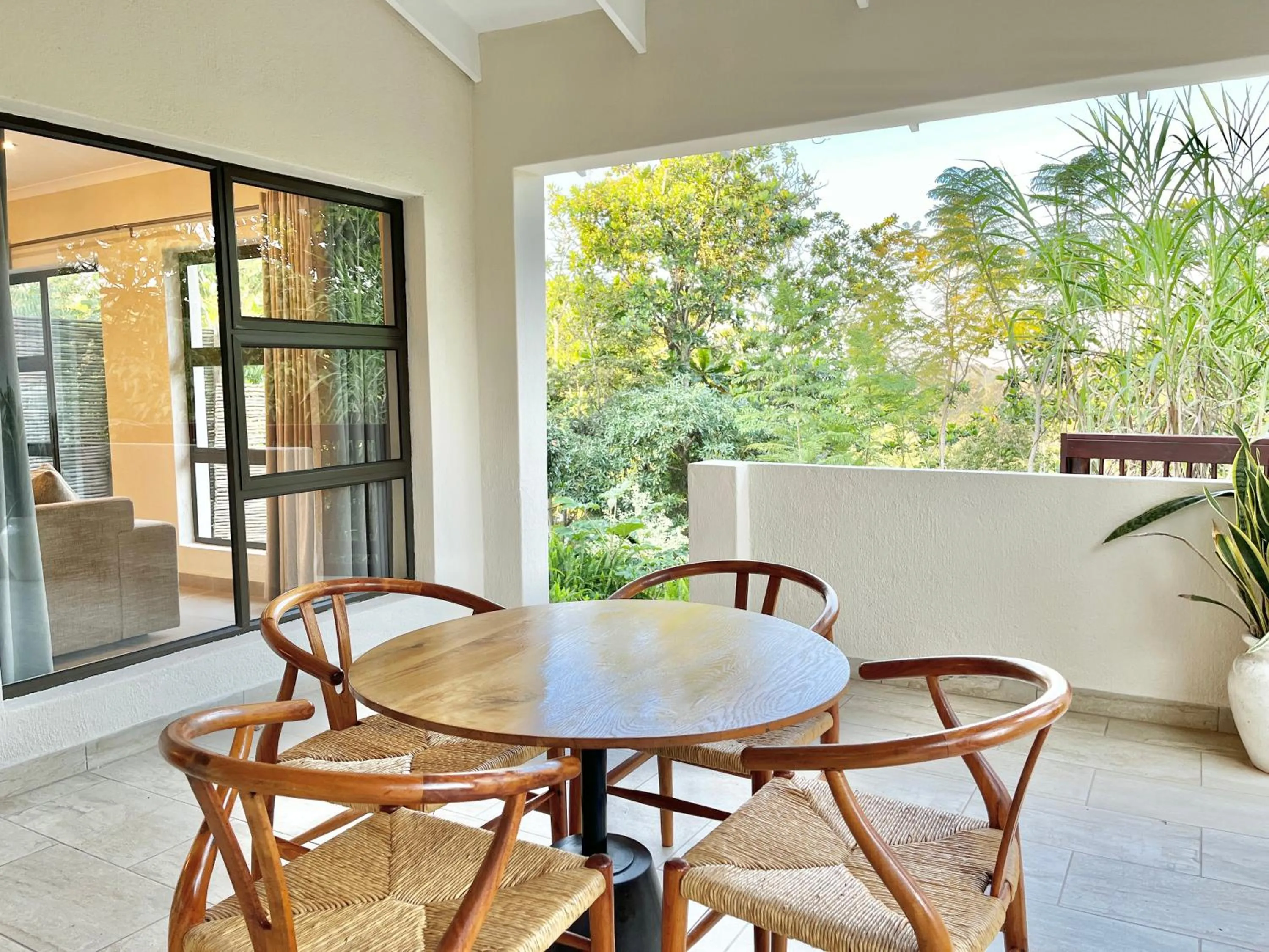 Bushbaby Valley Lodge