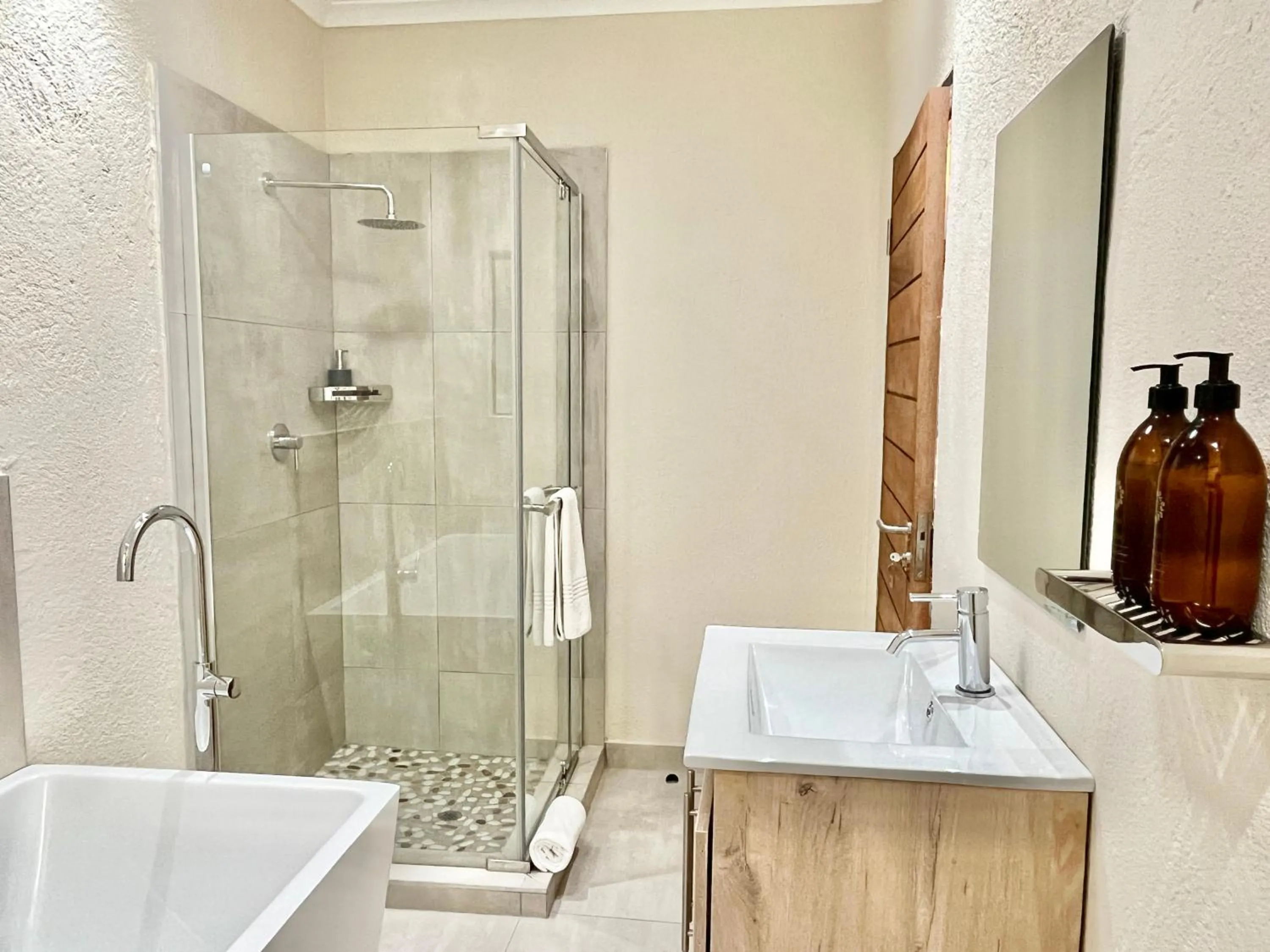 Bushbaby Valley Lodge