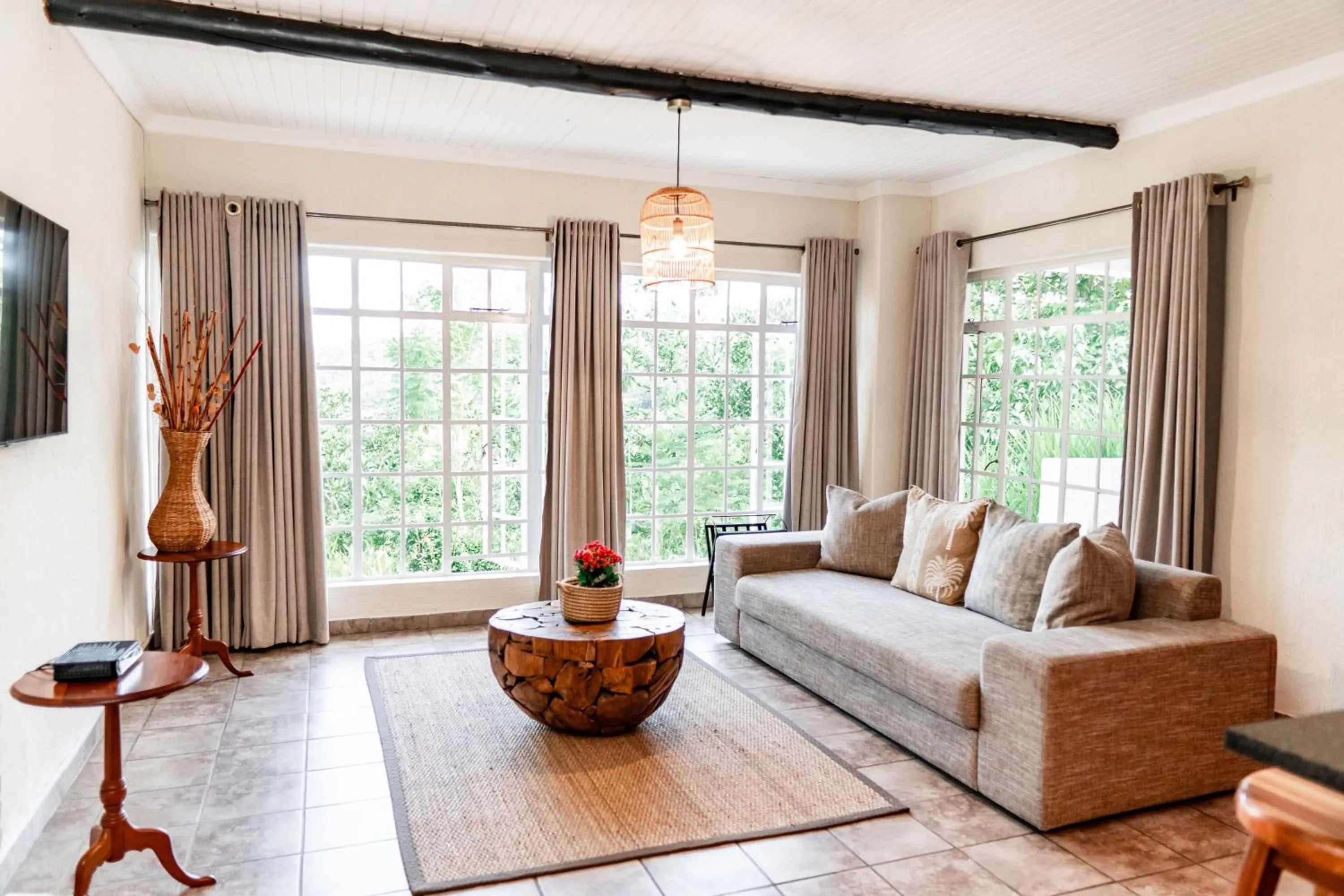 Bushbaby Valley Lodge