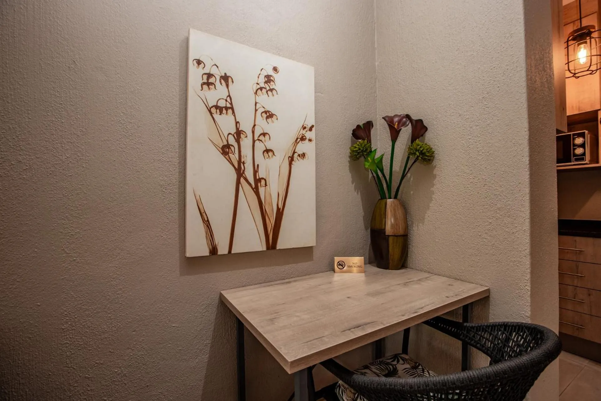 Bushbaby Valley Lodge