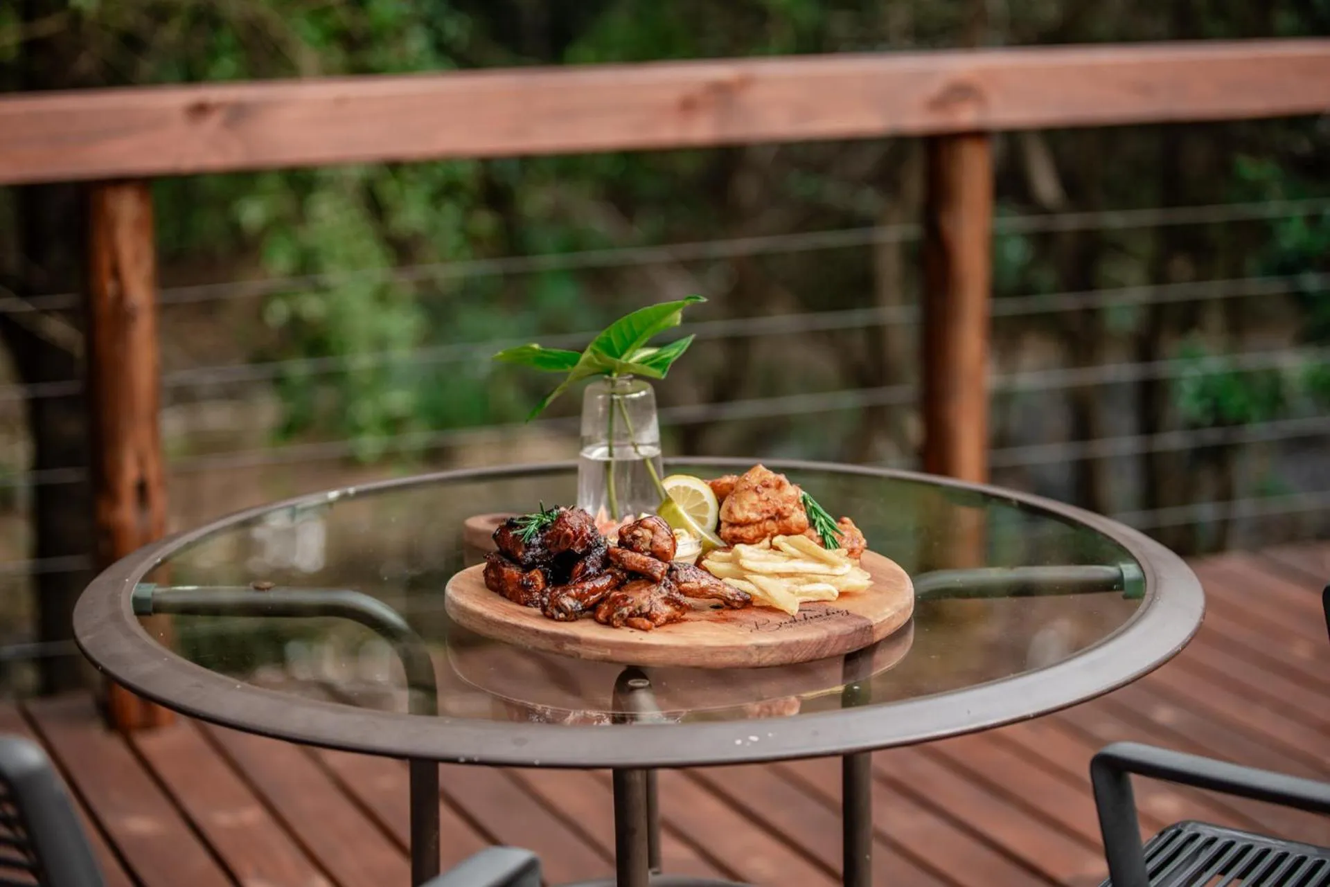 Restaurant/places to eat in Bushbaby Valley Lodge