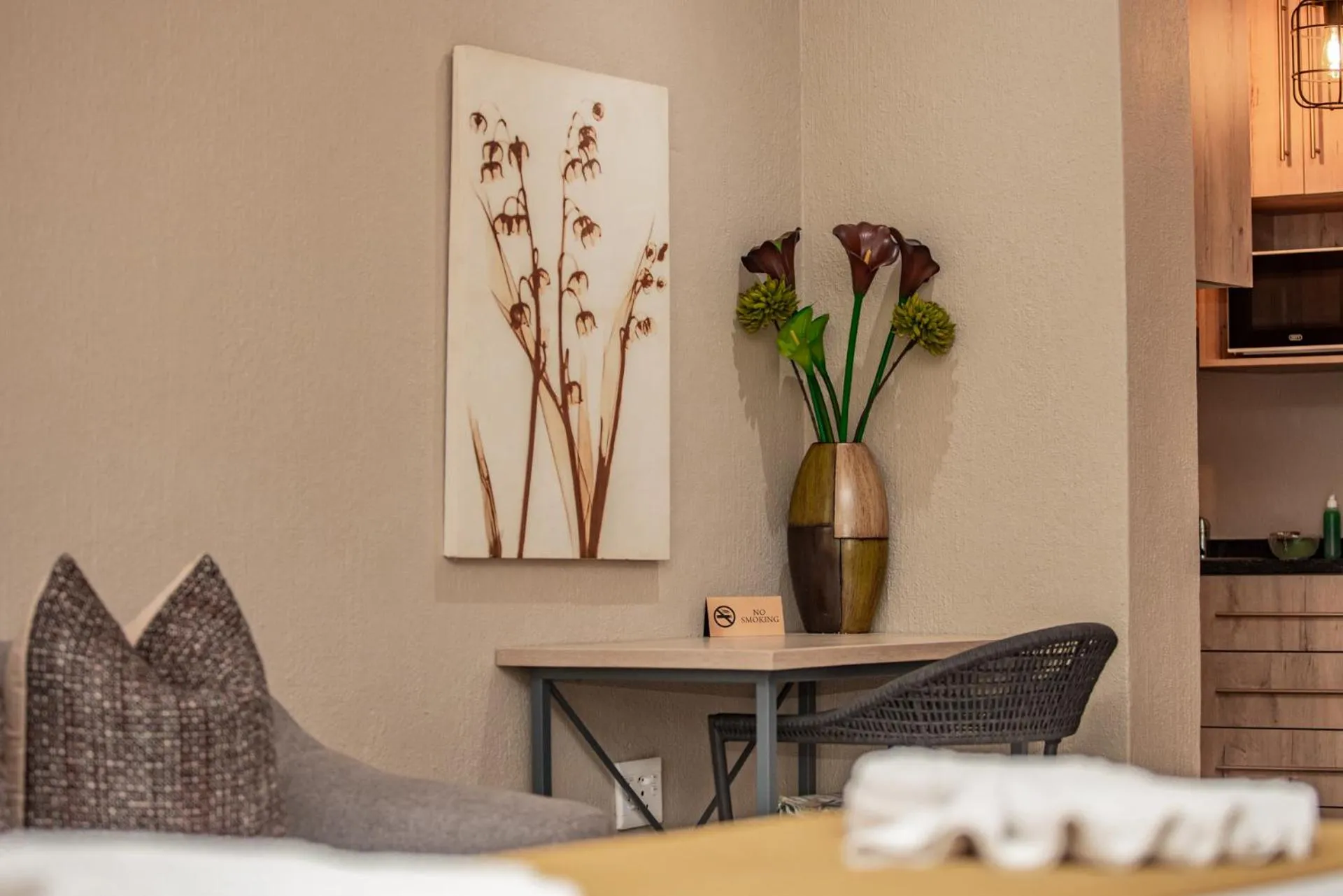 Bushbaby Valley Lodge