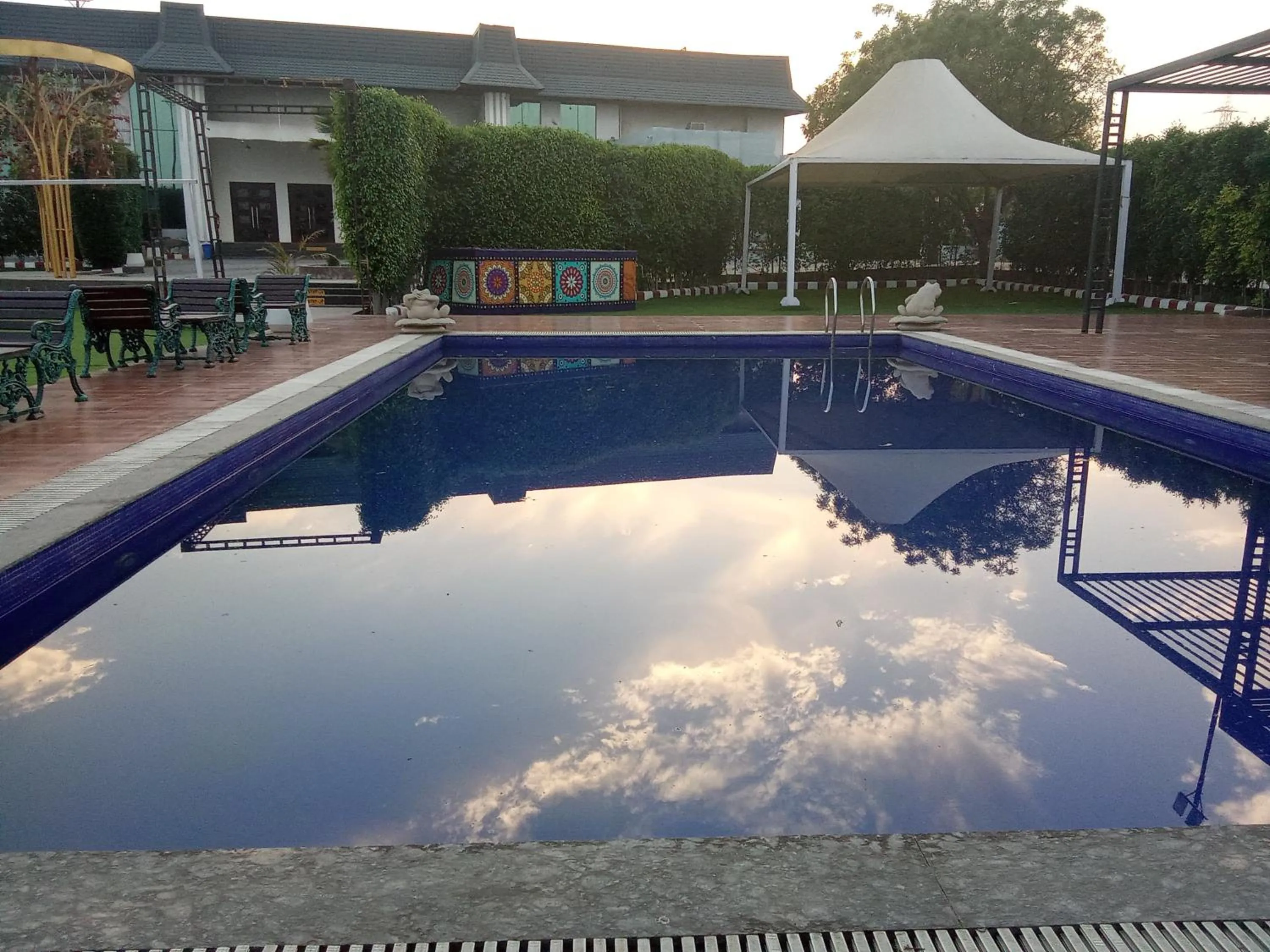 Swimming pool in Tivoli Royal Palace