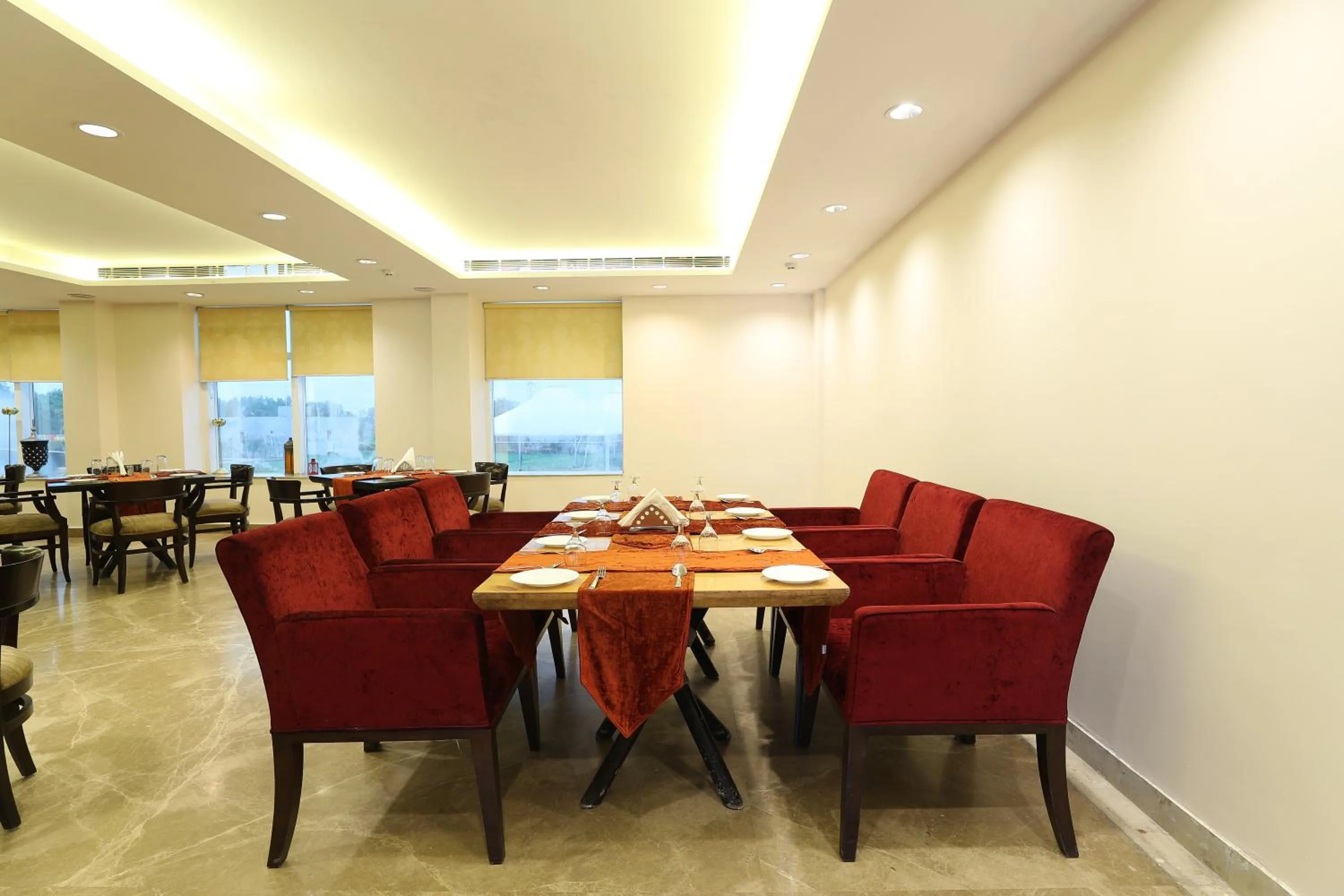 Restaurant/places to eat in Tivoli Royal Palace