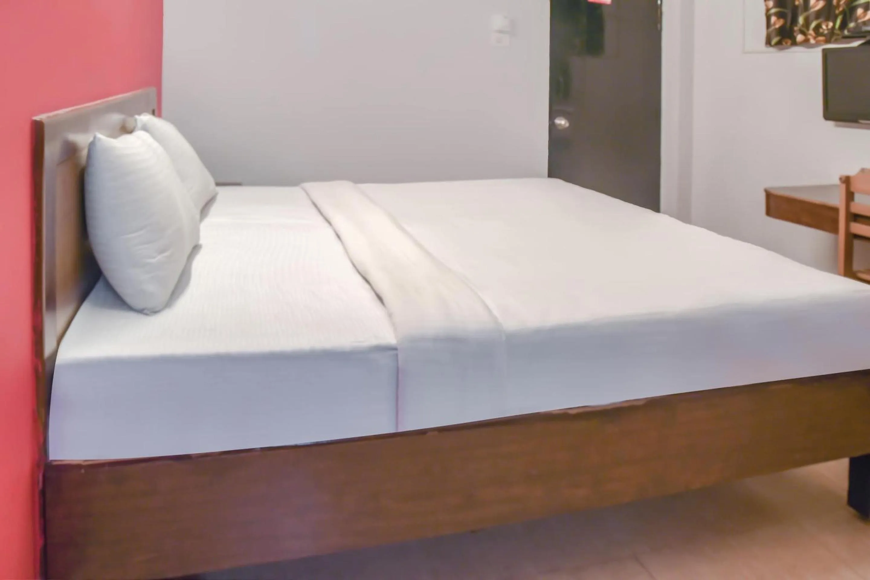 Bedroom, Bed in Hotel O Kota Lodge