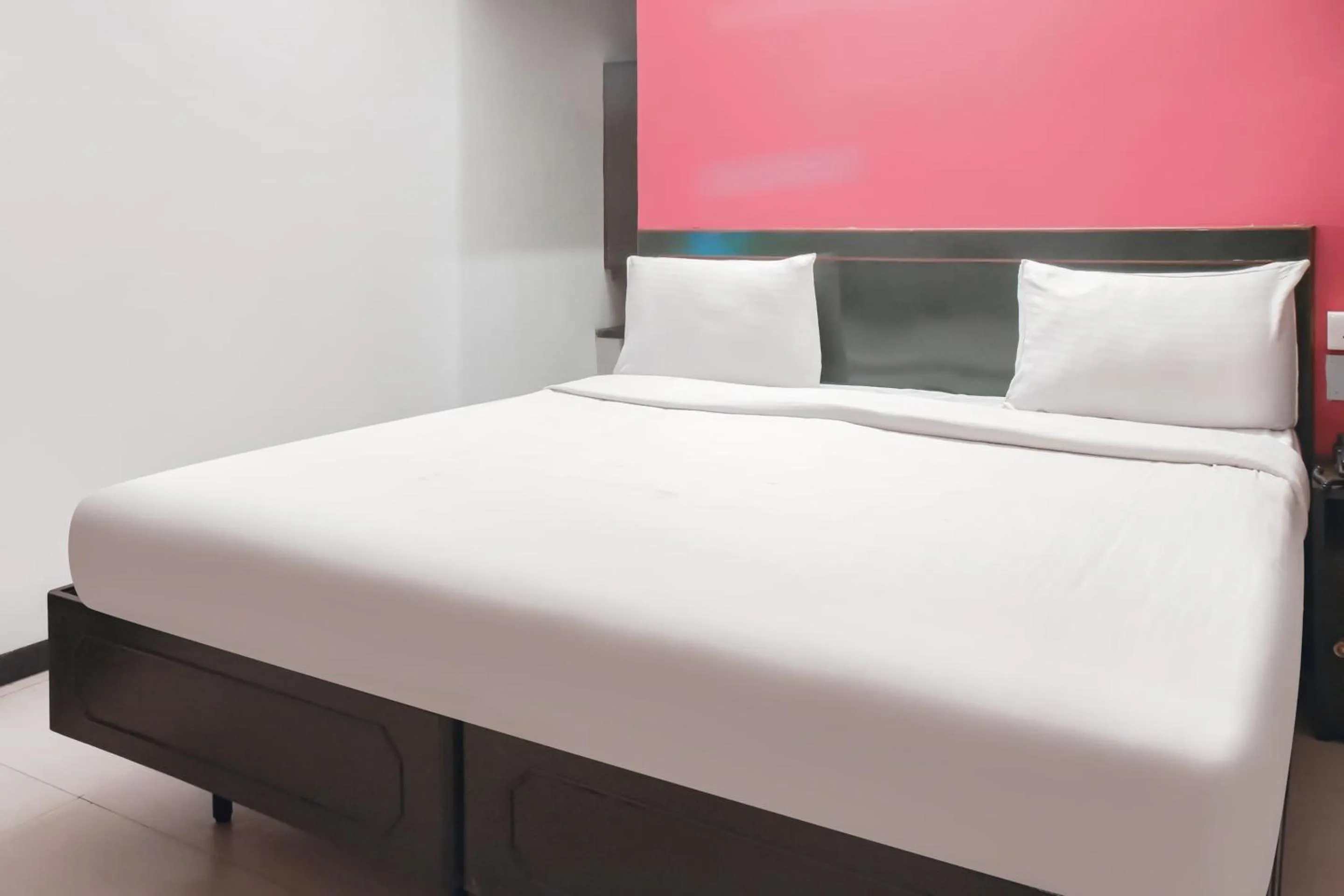 Bedroom, Bed in Hotel O Kota Lodge