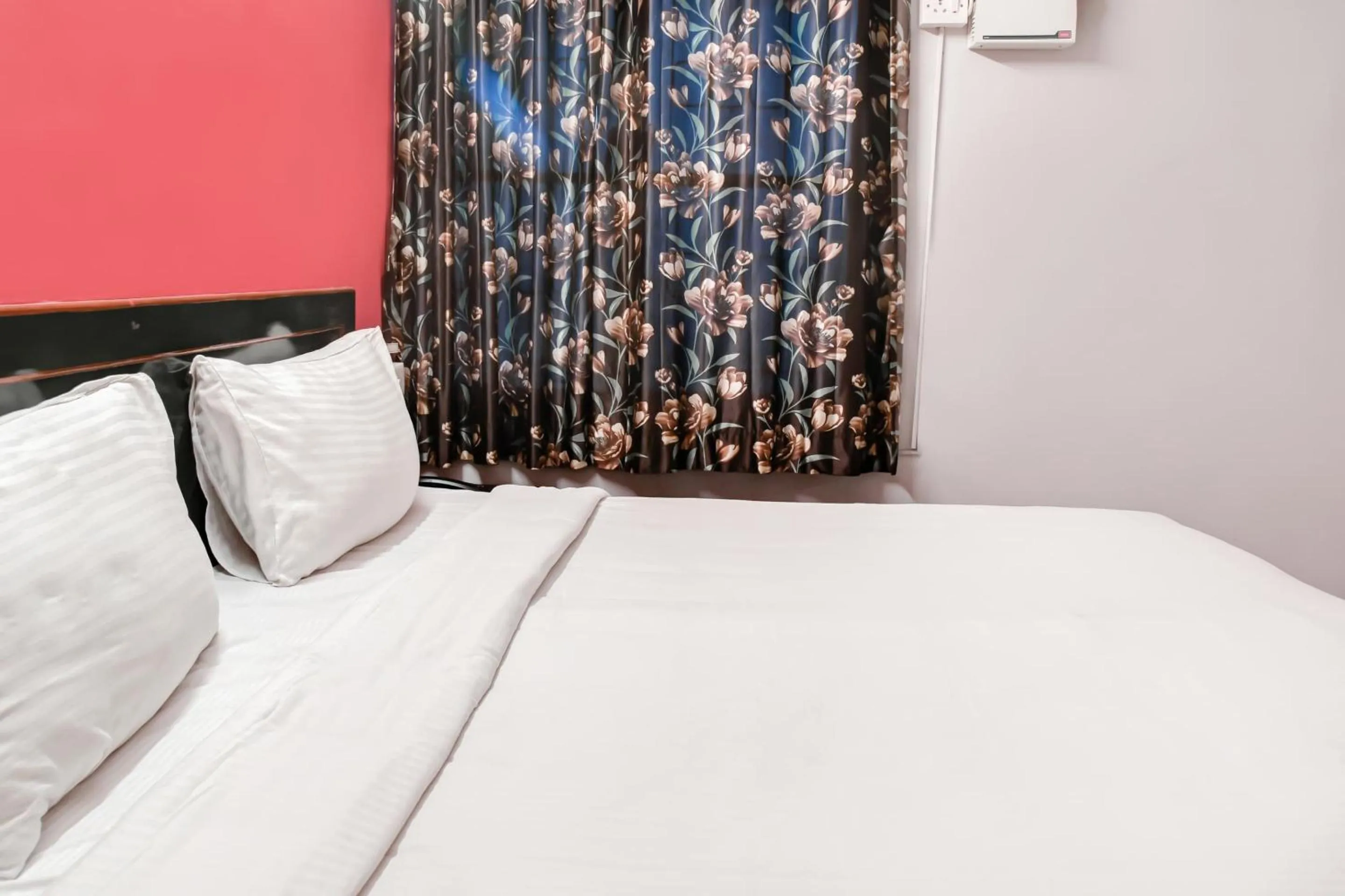 Bedroom, Bed in Hotel O Kota Lodge