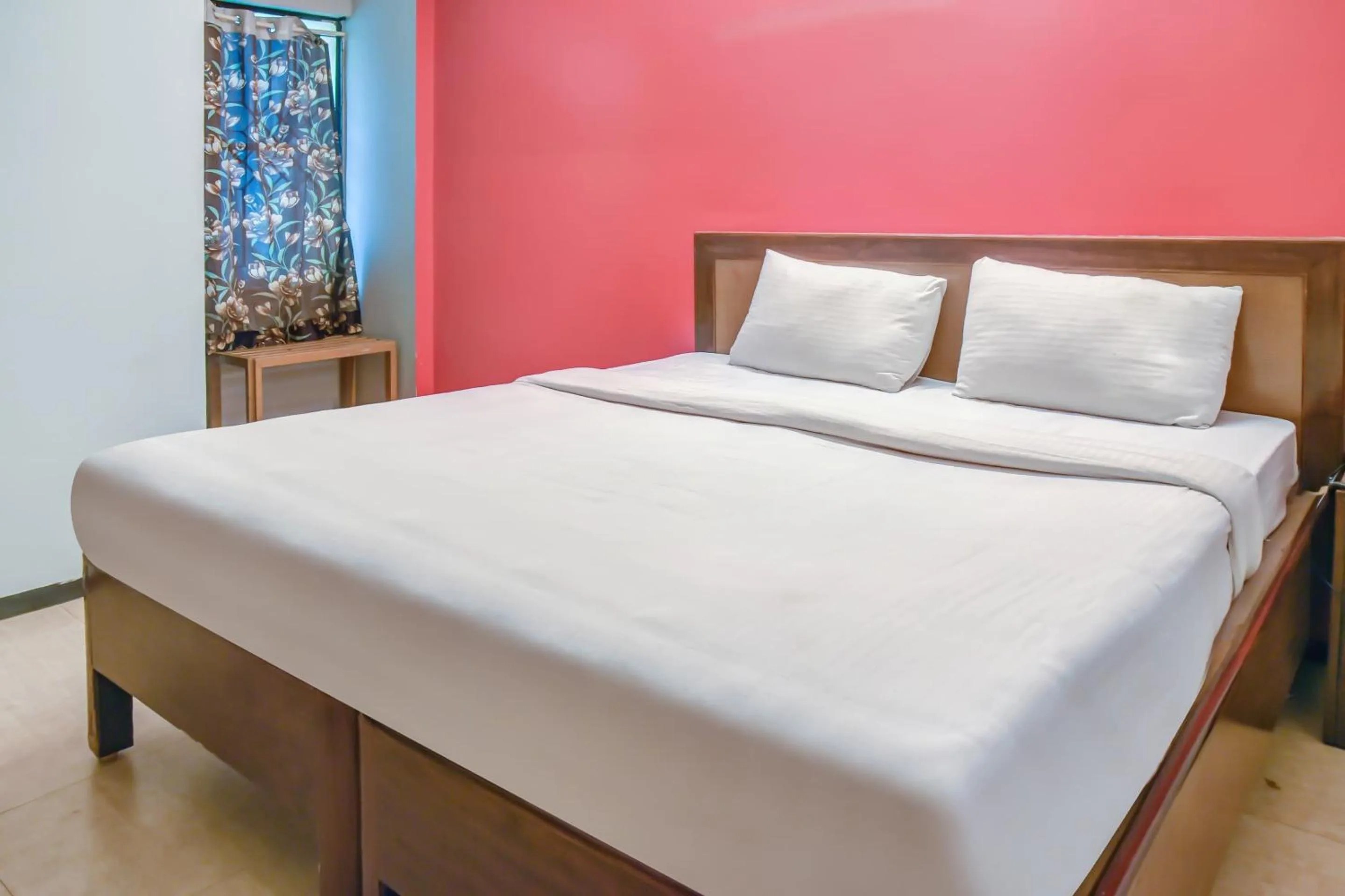 Bedroom, Bed in Hotel O Kota Lodge