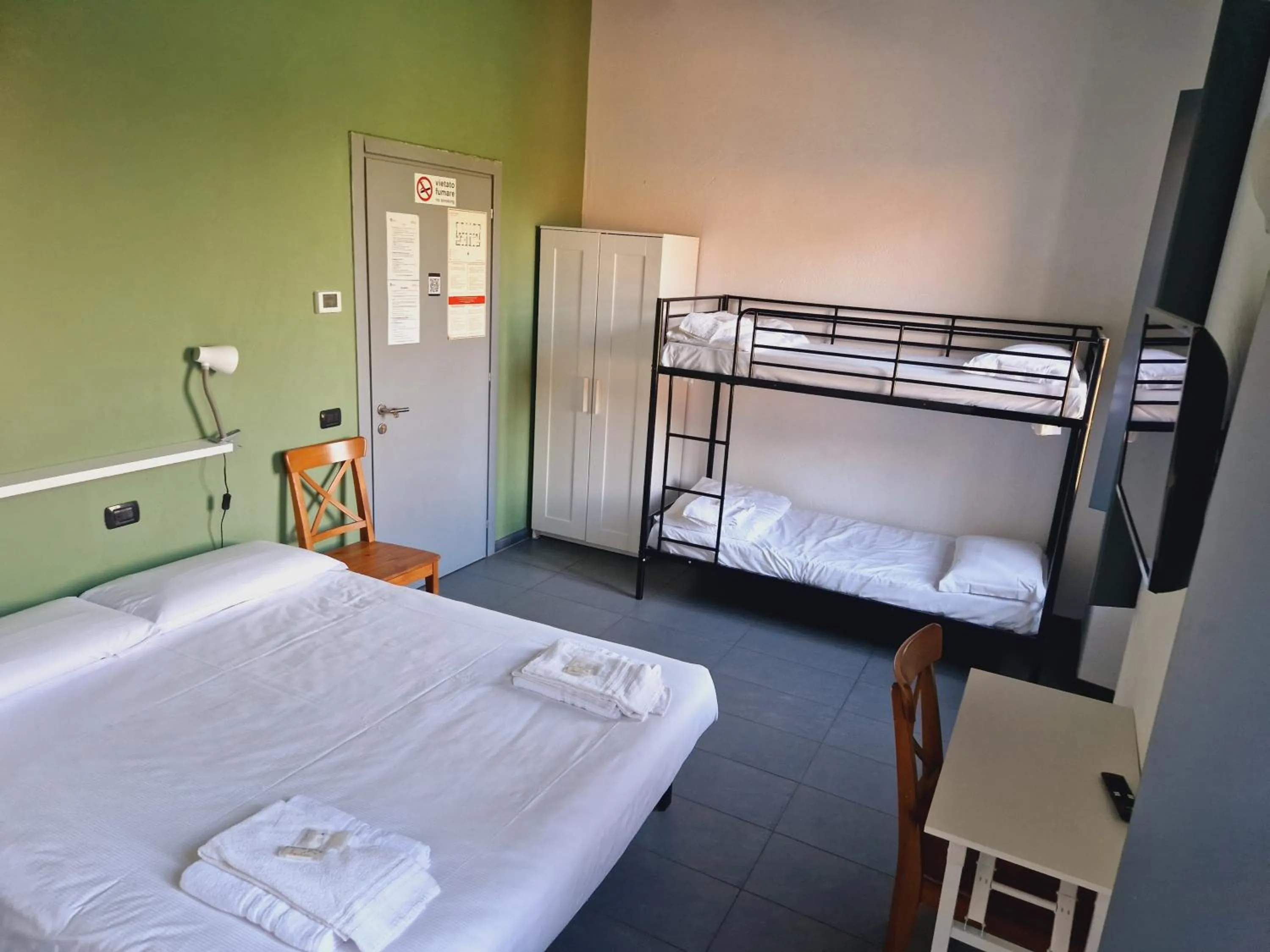 Bed in B&B e Ostello, Parco di Monza, CASCINA COSTA ALTA