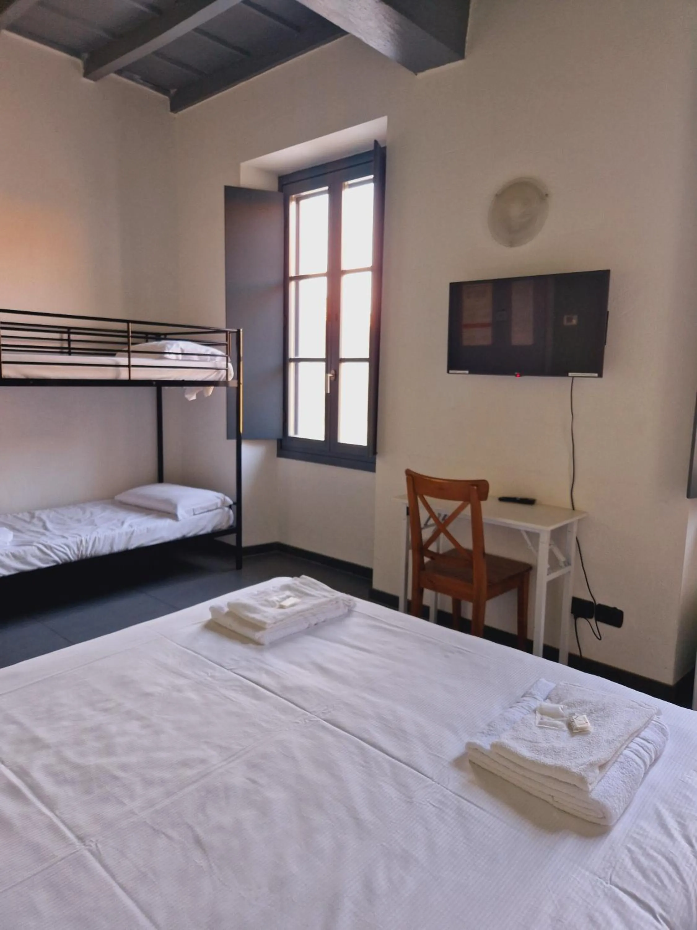 Bed in B&B e Ostello, Parco di Monza, CASCINA COSTA ALTA