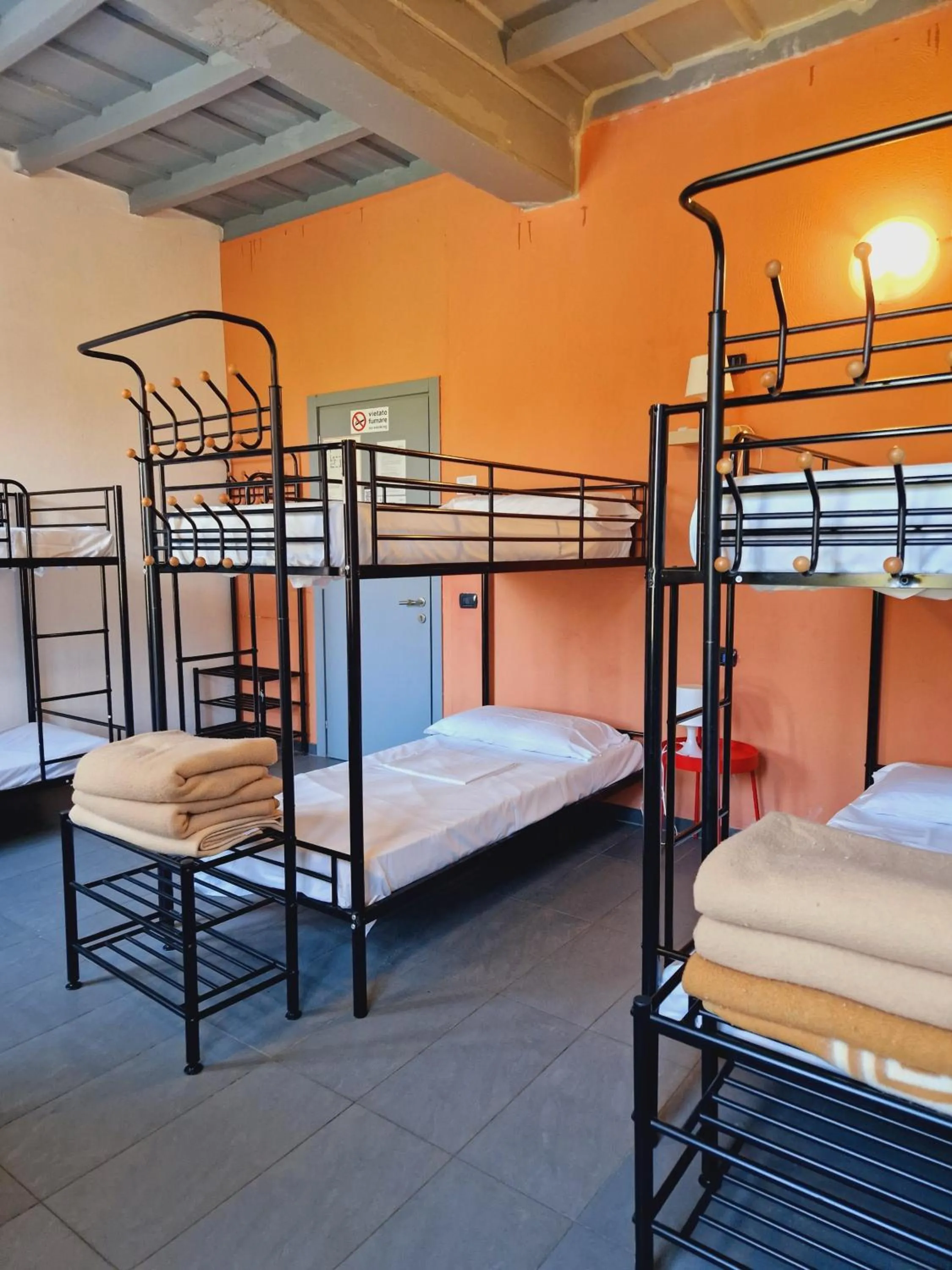 Bed in B&B e Ostello, Parco di Monza, CASCINA COSTA ALTA