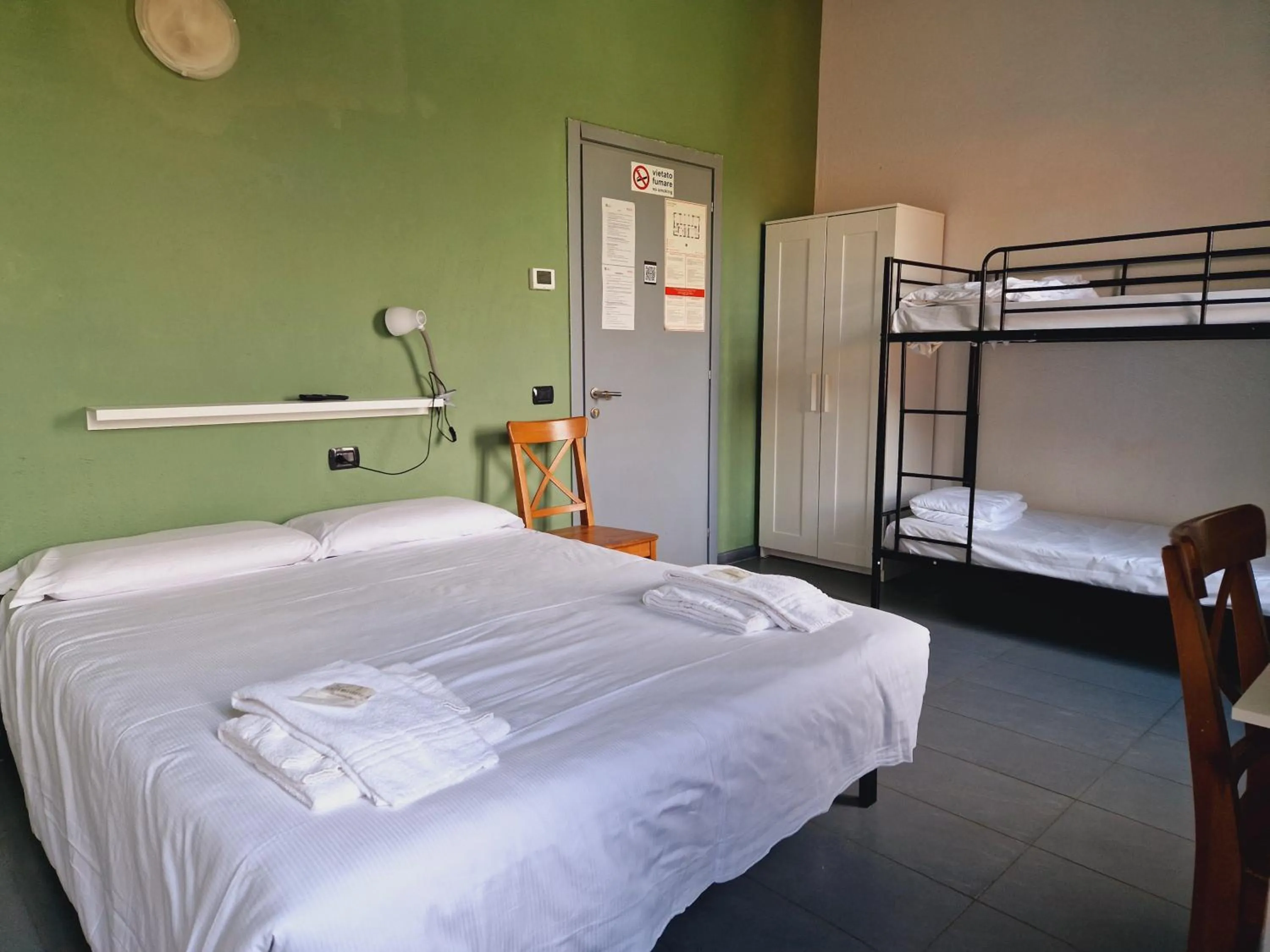 Bed in B&B e Ostello, Parco di Monza, CASCINA COSTA ALTA