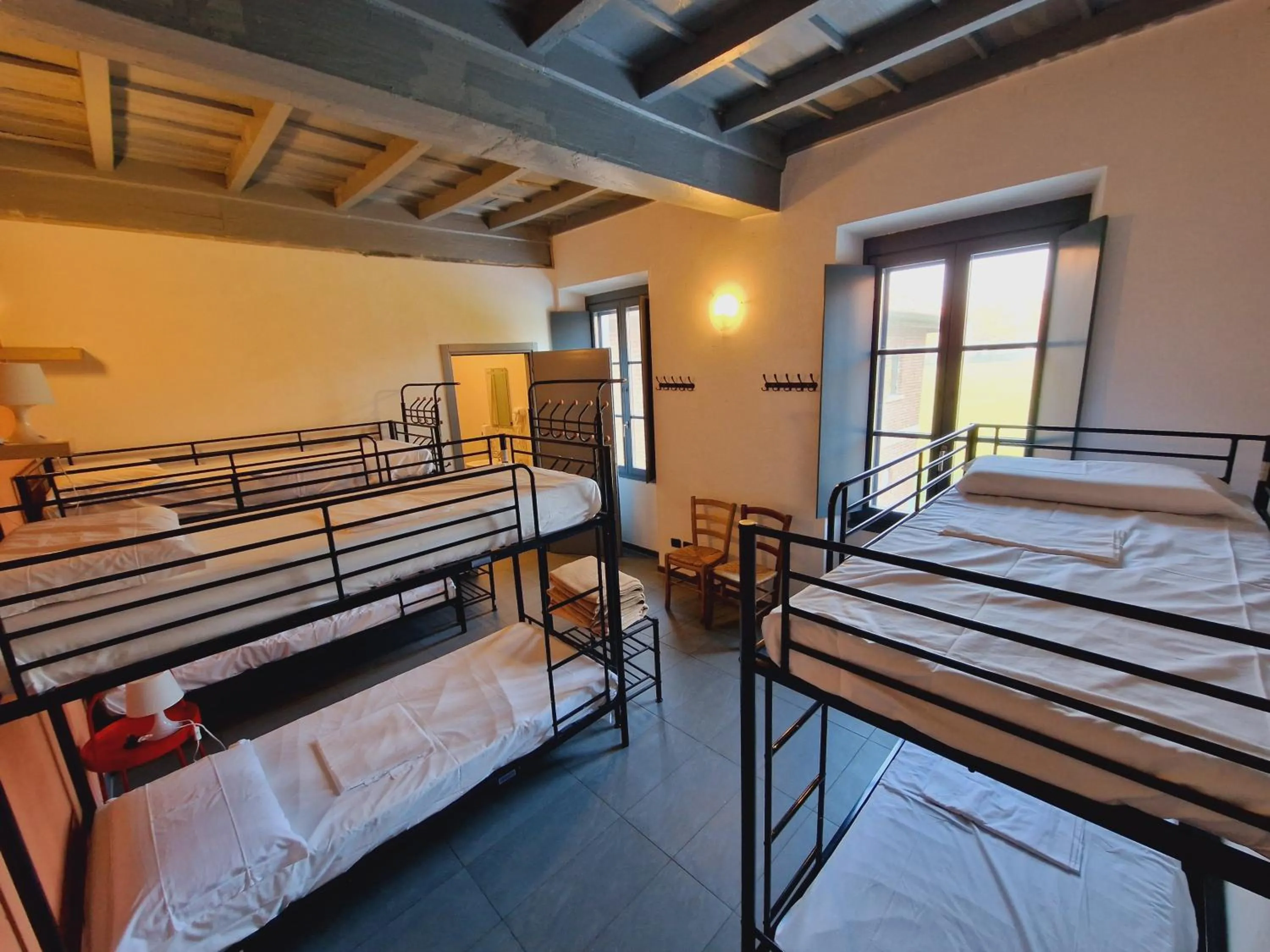 Bed in B&B e Ostello, Parco di Monza, CASCINA COSTA ALTA