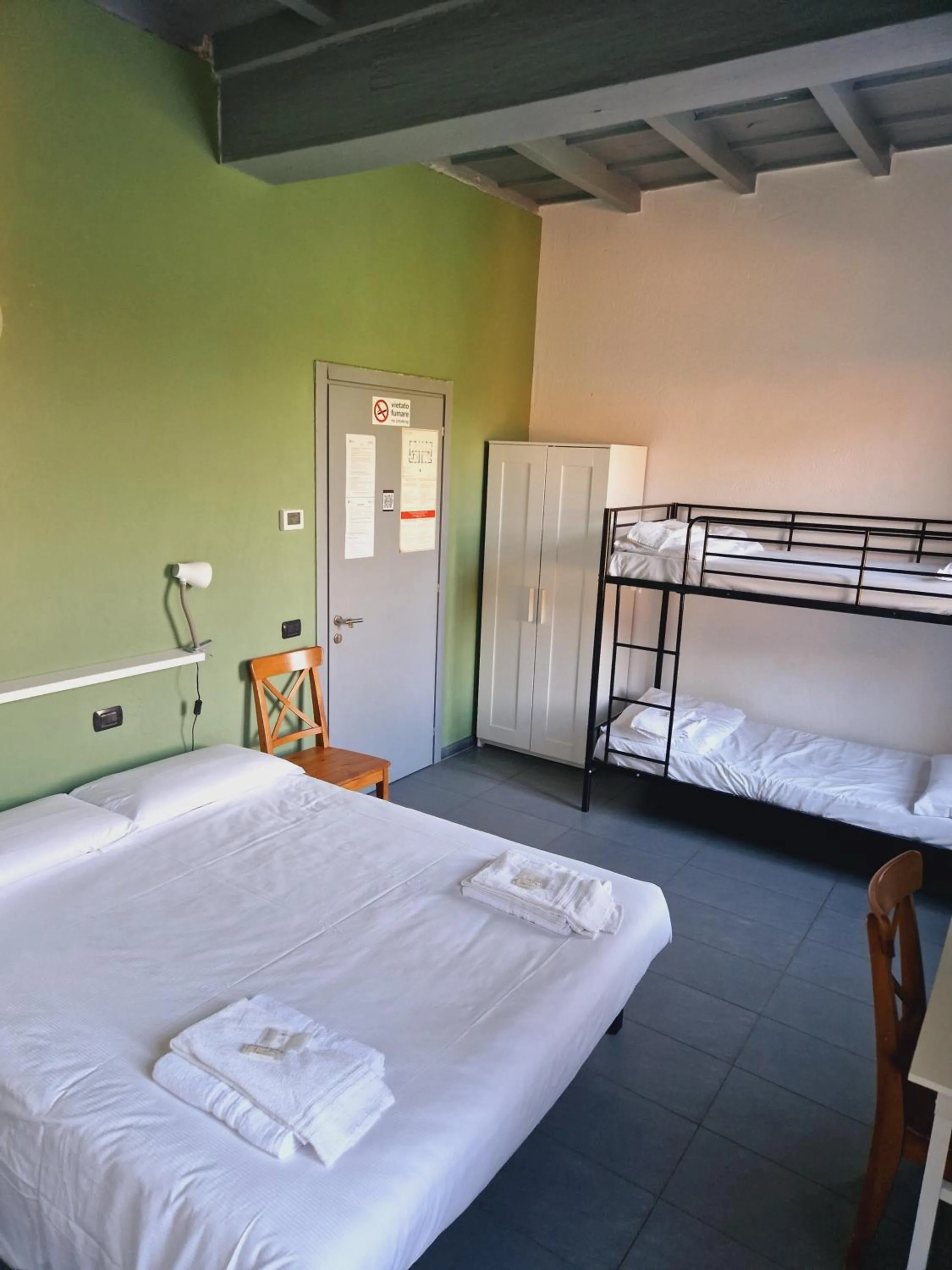 Bed in B&B e Ostello, Parco di Monza, CASCINA COSTA ALTA