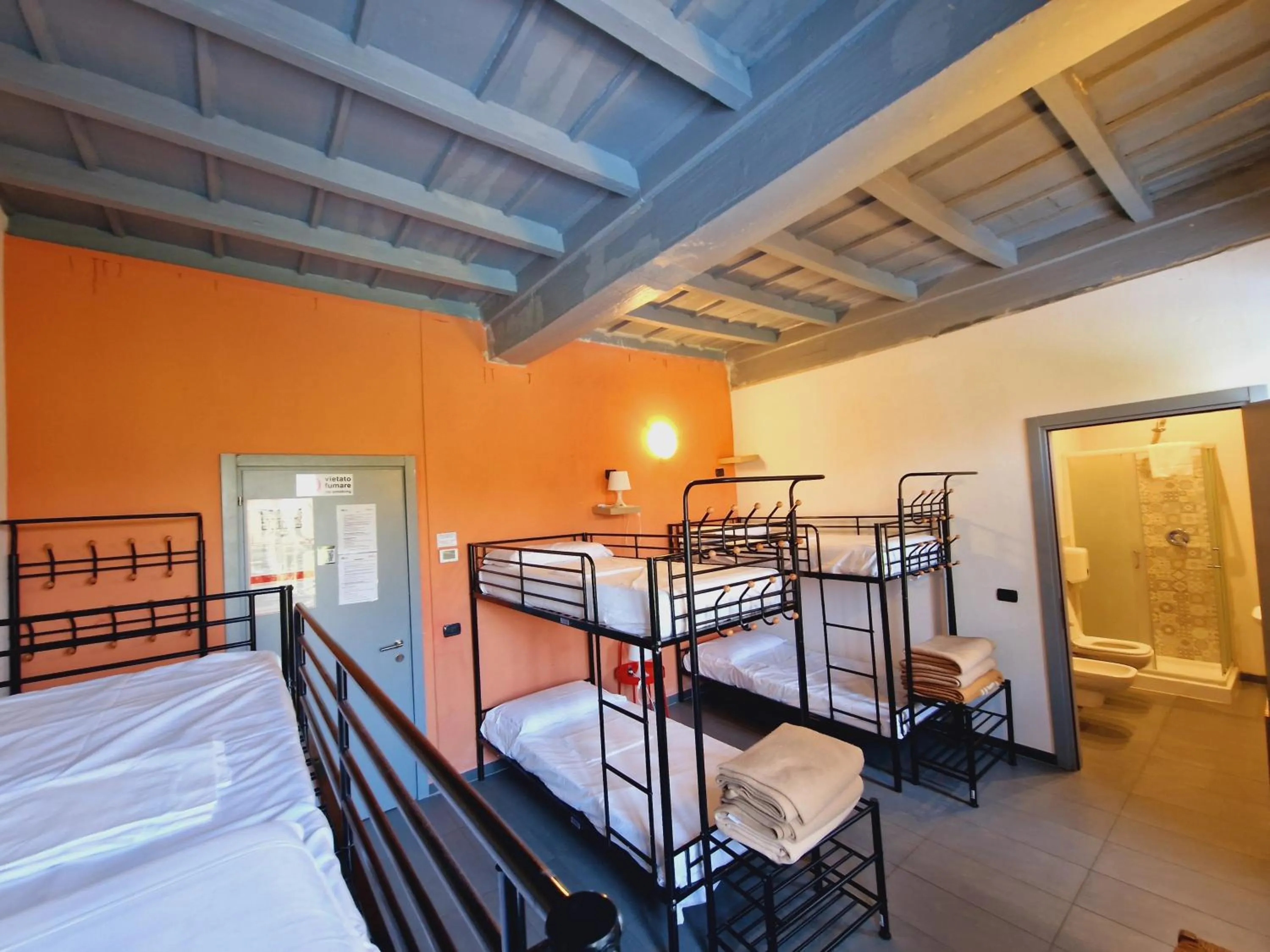 Bed in B&B e Ostello, Parco di Monza, CASCINA COSTA ALTA