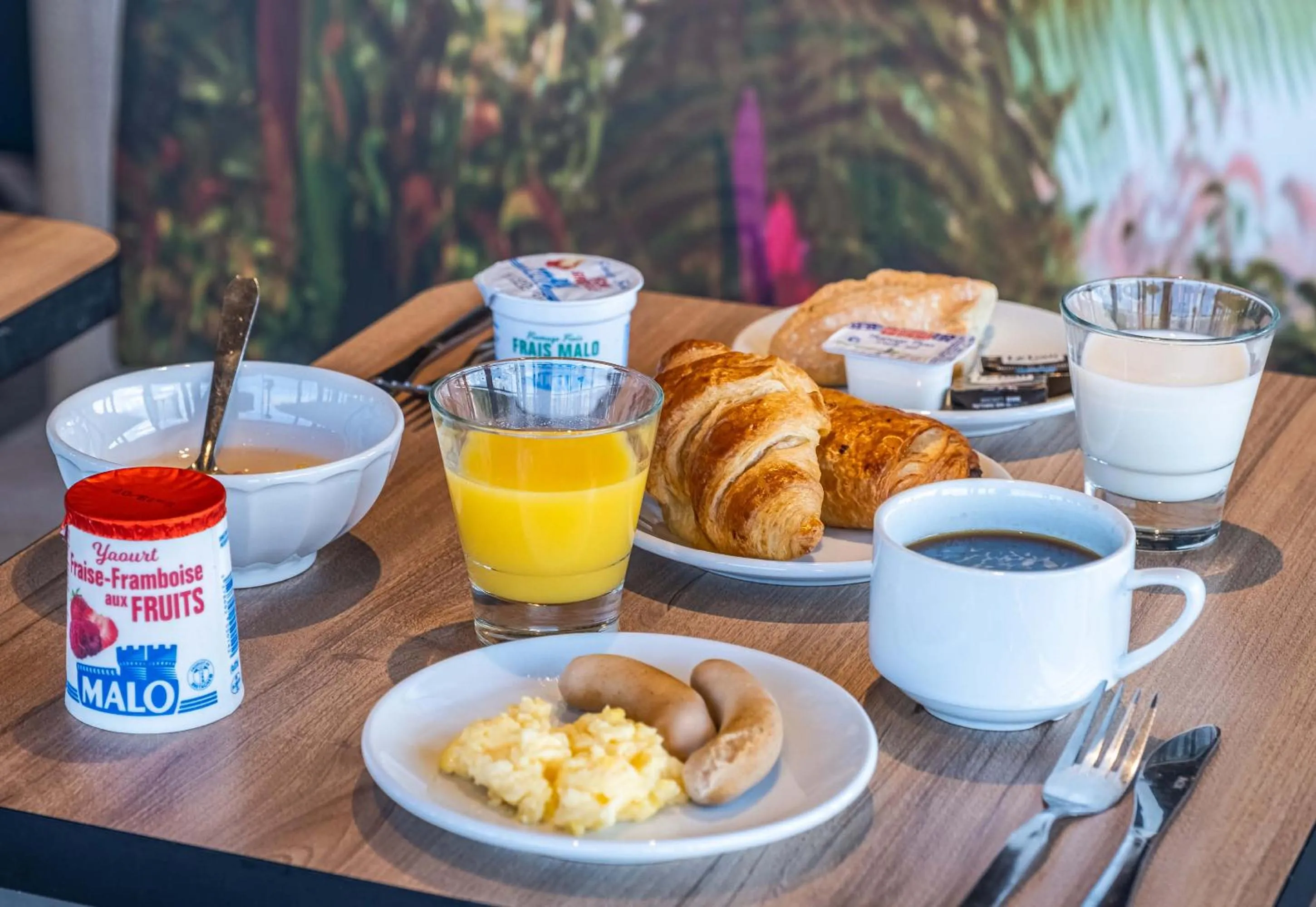 Breakfast in B&B HOTEL Evian Publier