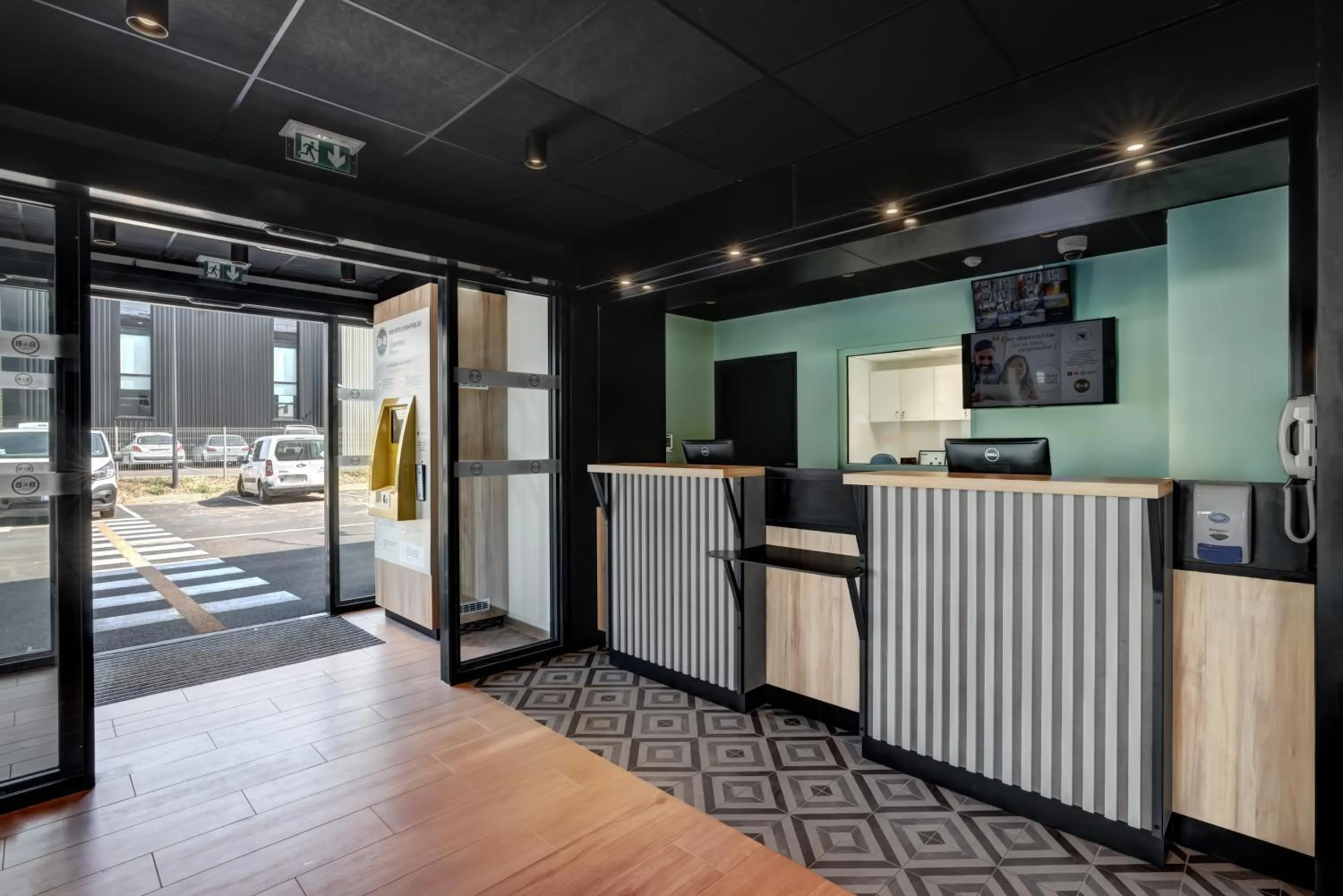 Lobby or reception in B&B HOTEL Evian Publier