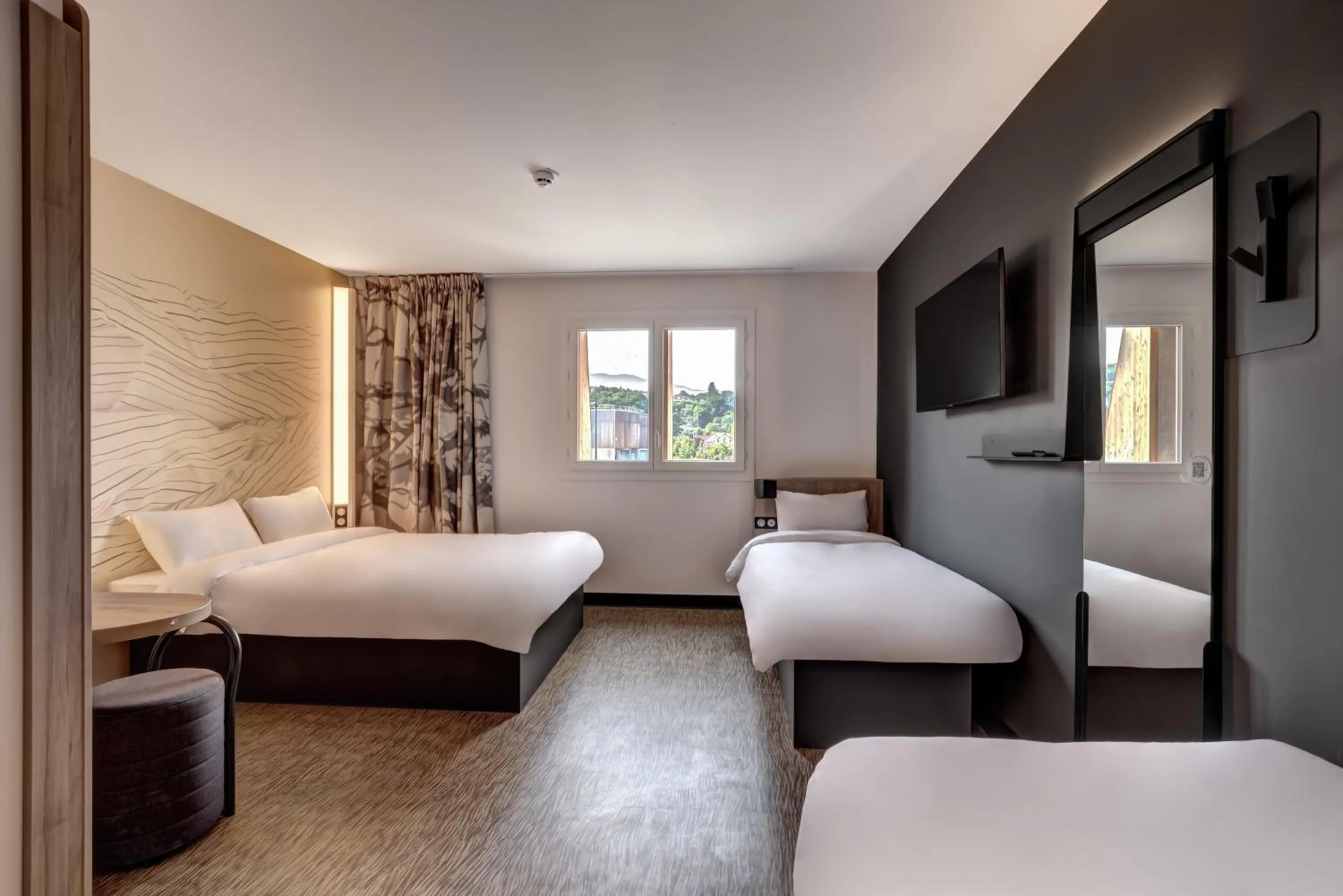 Bedroom, Bed in B&B HOTEL Evian Publier