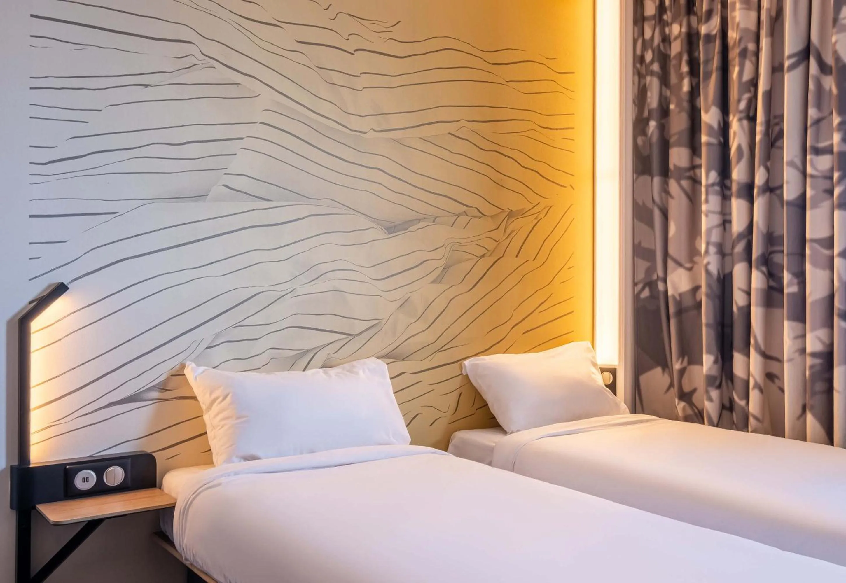 Bedroom, Bed in B&B HOTEL Evian Publier