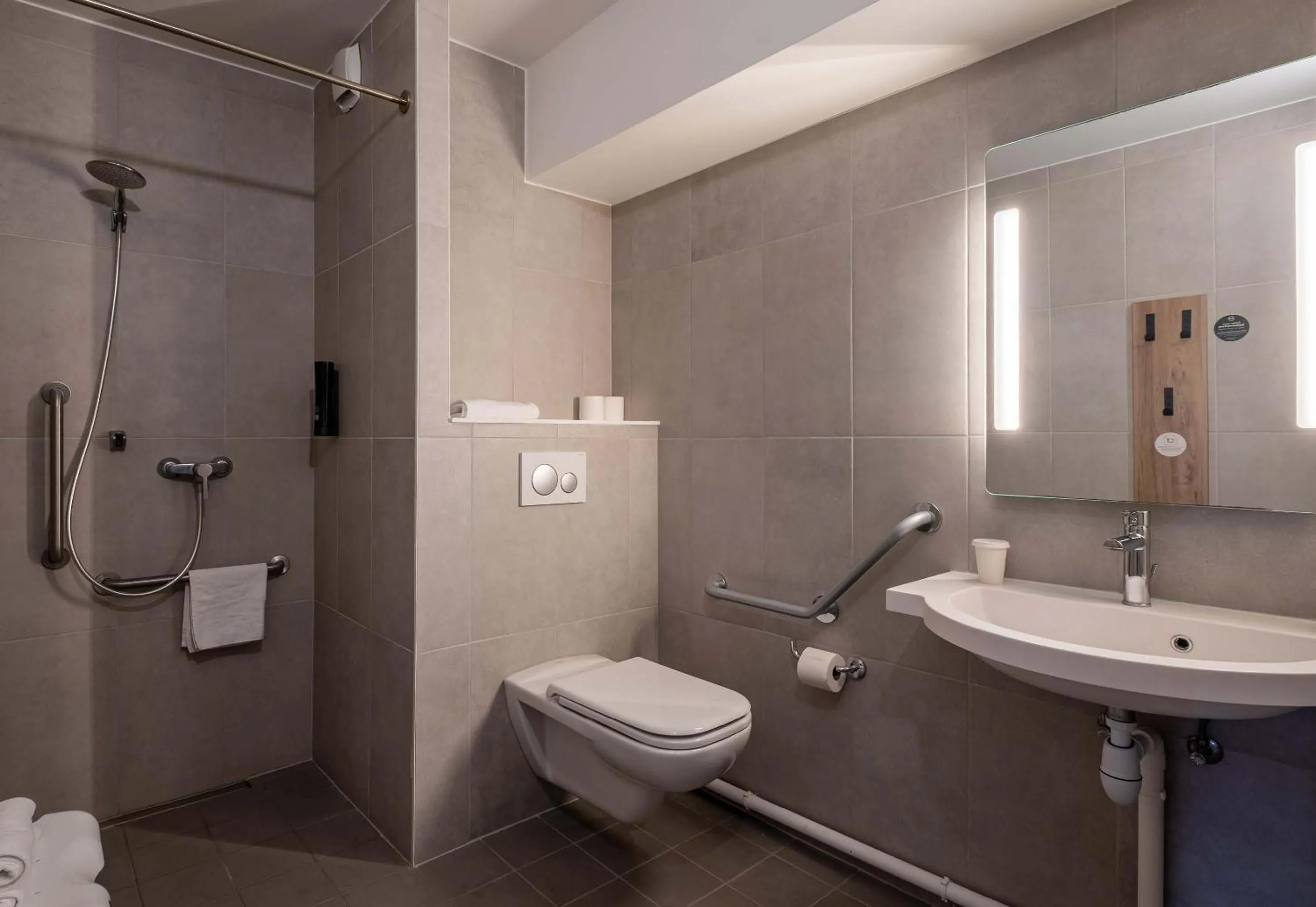 Bathroom in B&B HOTEL Evian Publier