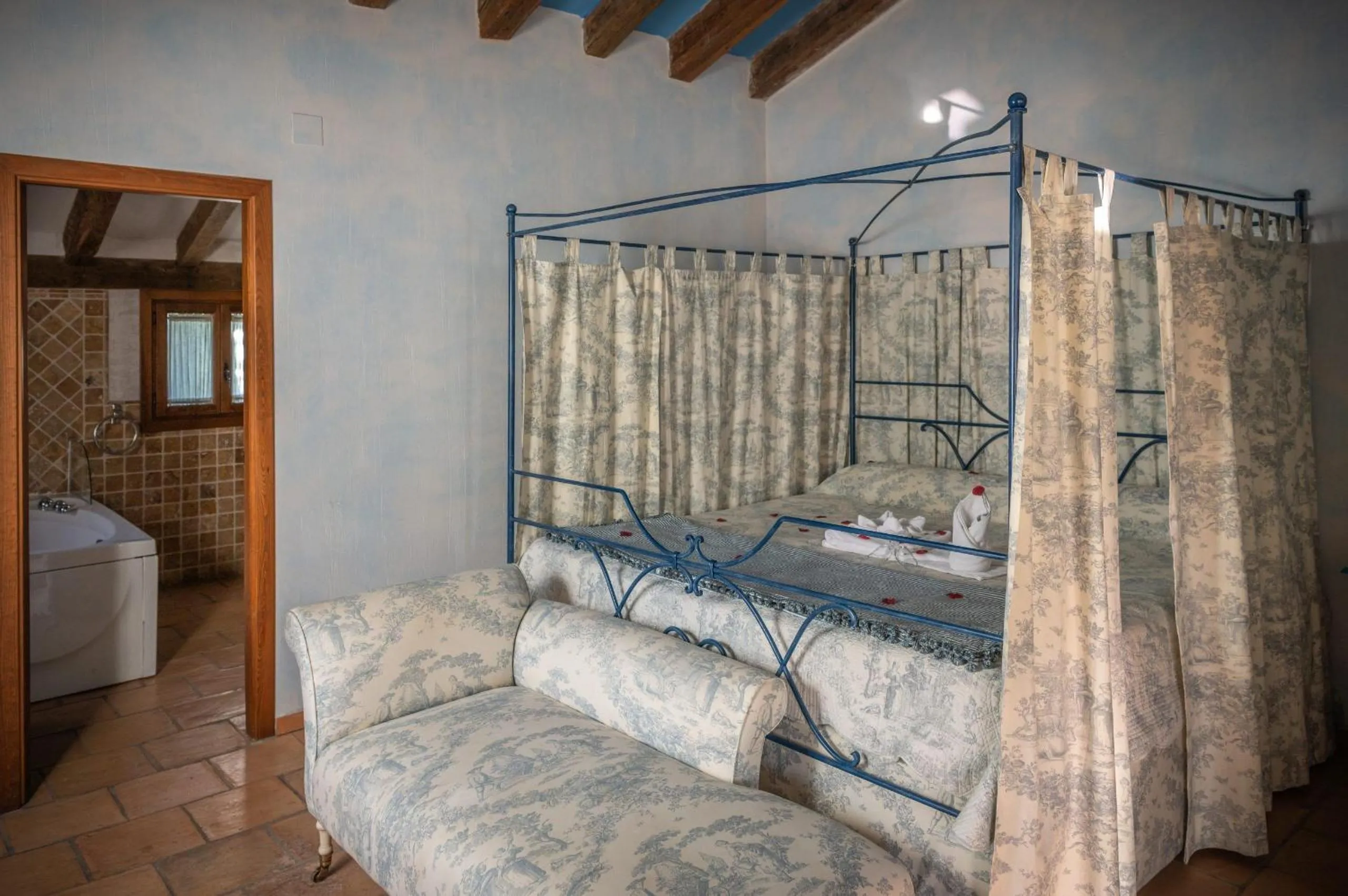 Bed in Posada Restaurante Fuenteplateada